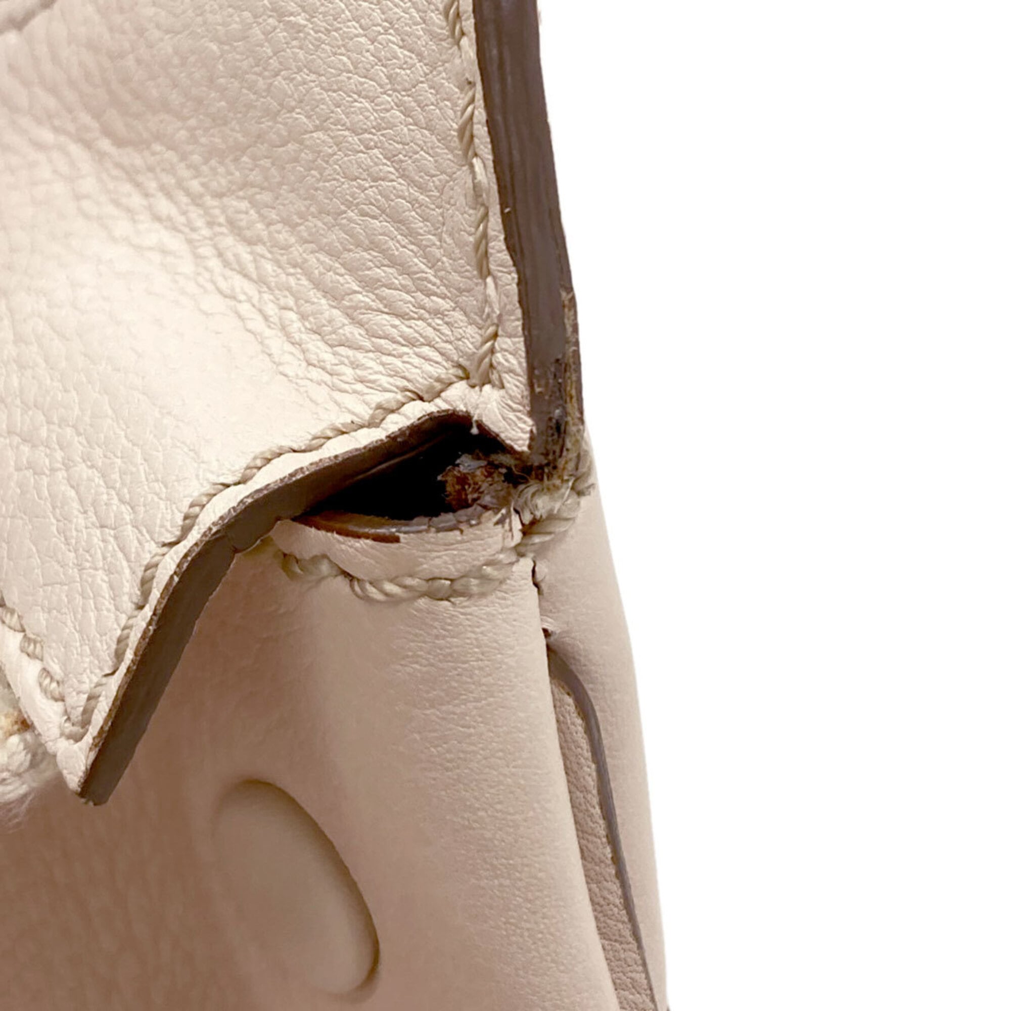 Tod's White Leather Tote Bag (Pre-Owned)