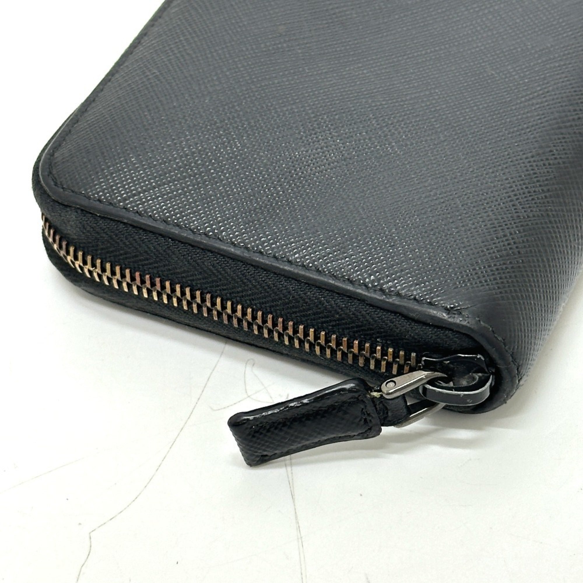 Prada Black Saffiano Long Wallet (Bi-Fold) (Pre-Owned)