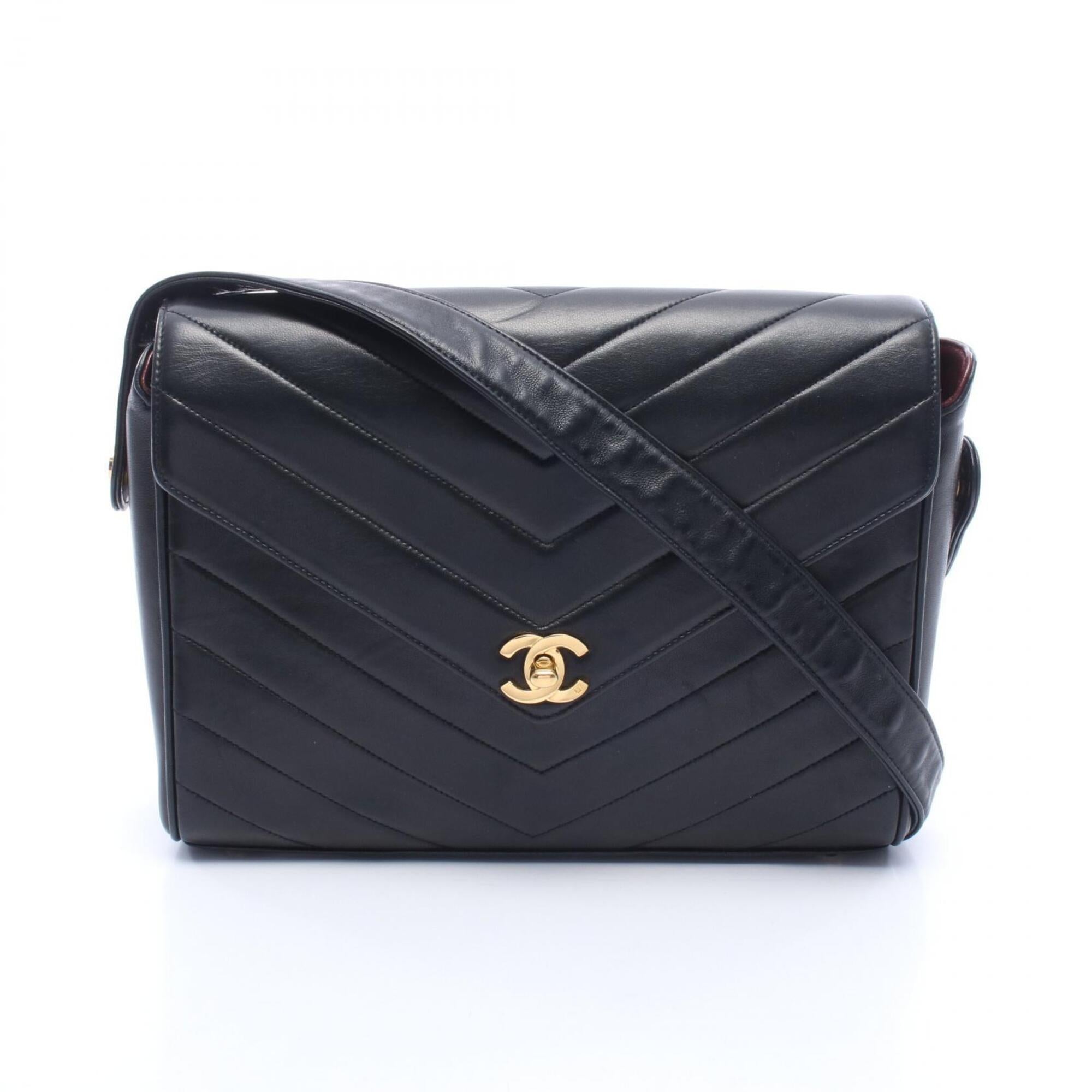 Chanel Black Leather Handbag Shoulder Bag (Pre-Owned)