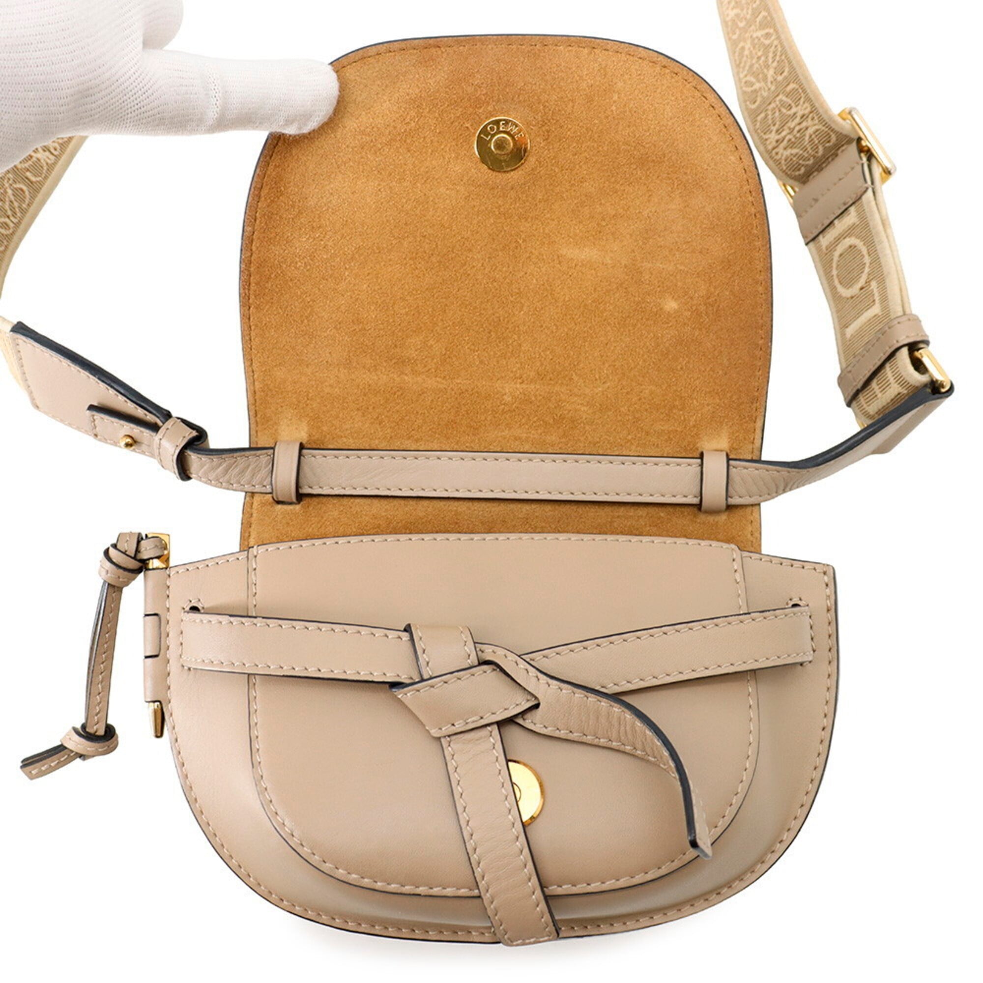 Loewe Sand Leather Shoulder Bag (Pre-Owned)