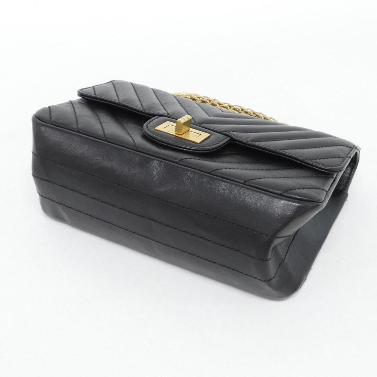 Chanel Black Leather Shoulder Bag (Pre-Owned)