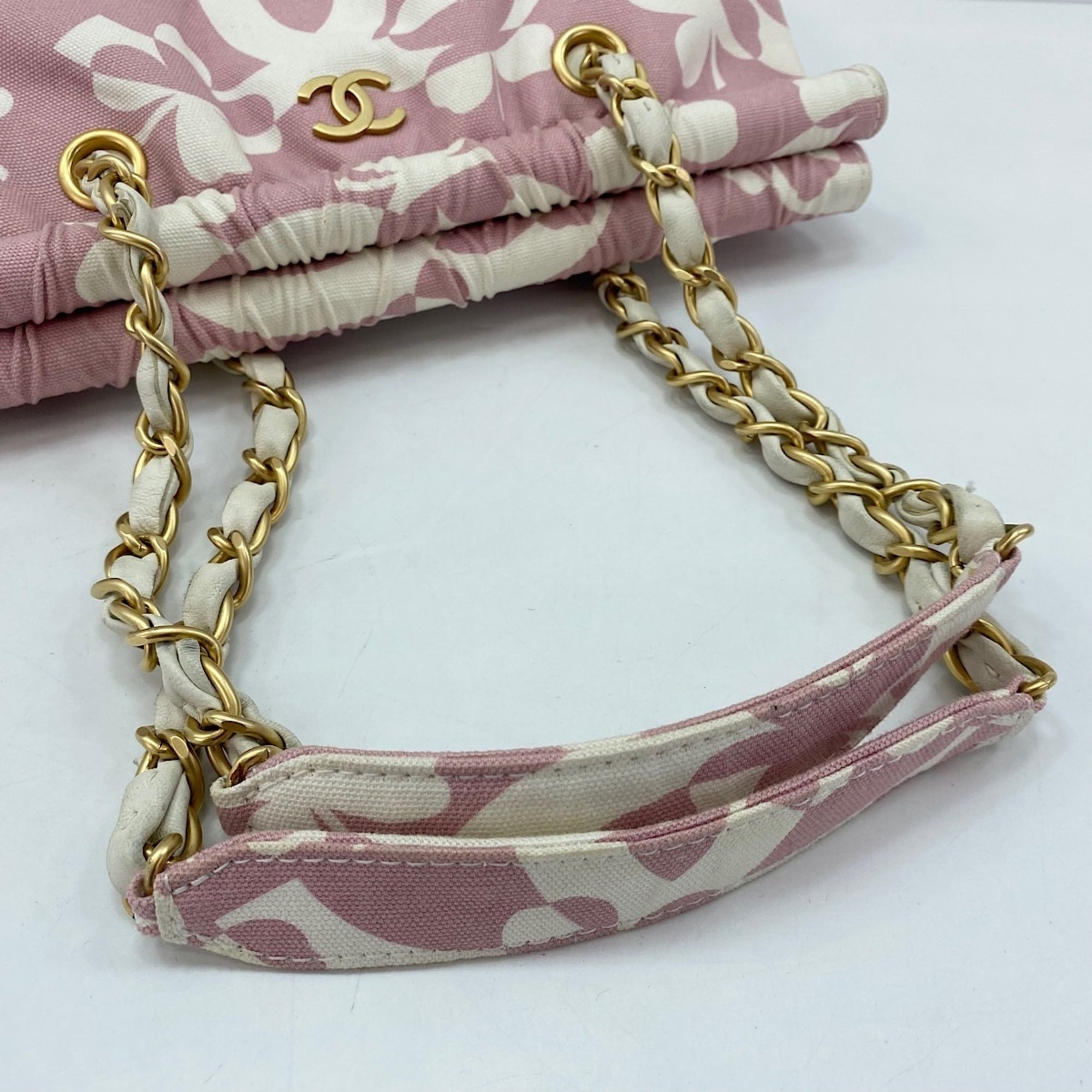 Chanel Pink Shoulder Bag (Pre-Owned)