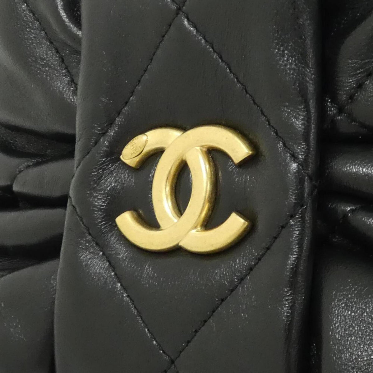 Chanel Black Leather Handbag (Pre-Owned)