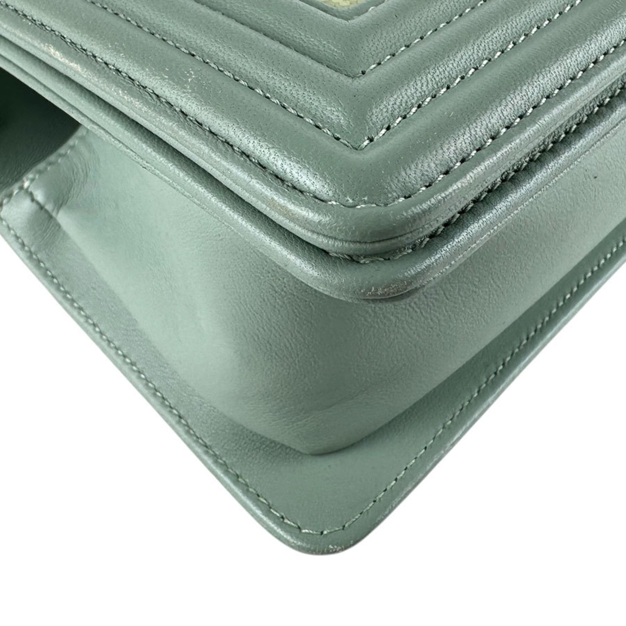 Chanel Green Leather Shoulder Bag (Pre-Owned)
