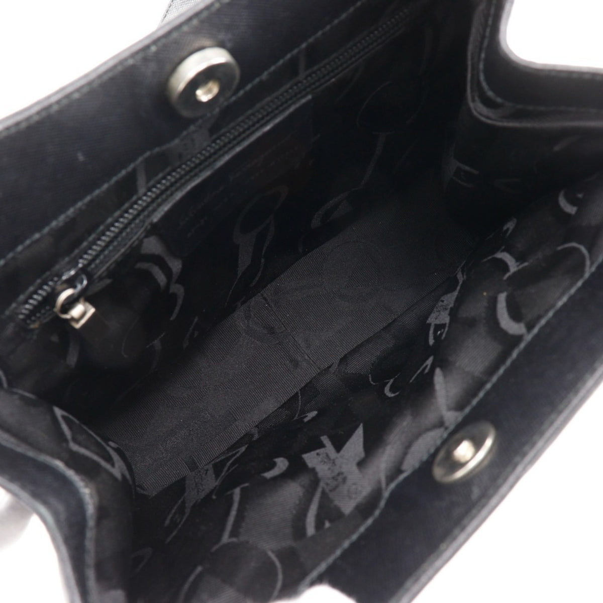 Salvatore Ferragamo Black Leather Shoulder Bag (Pre-Owned)