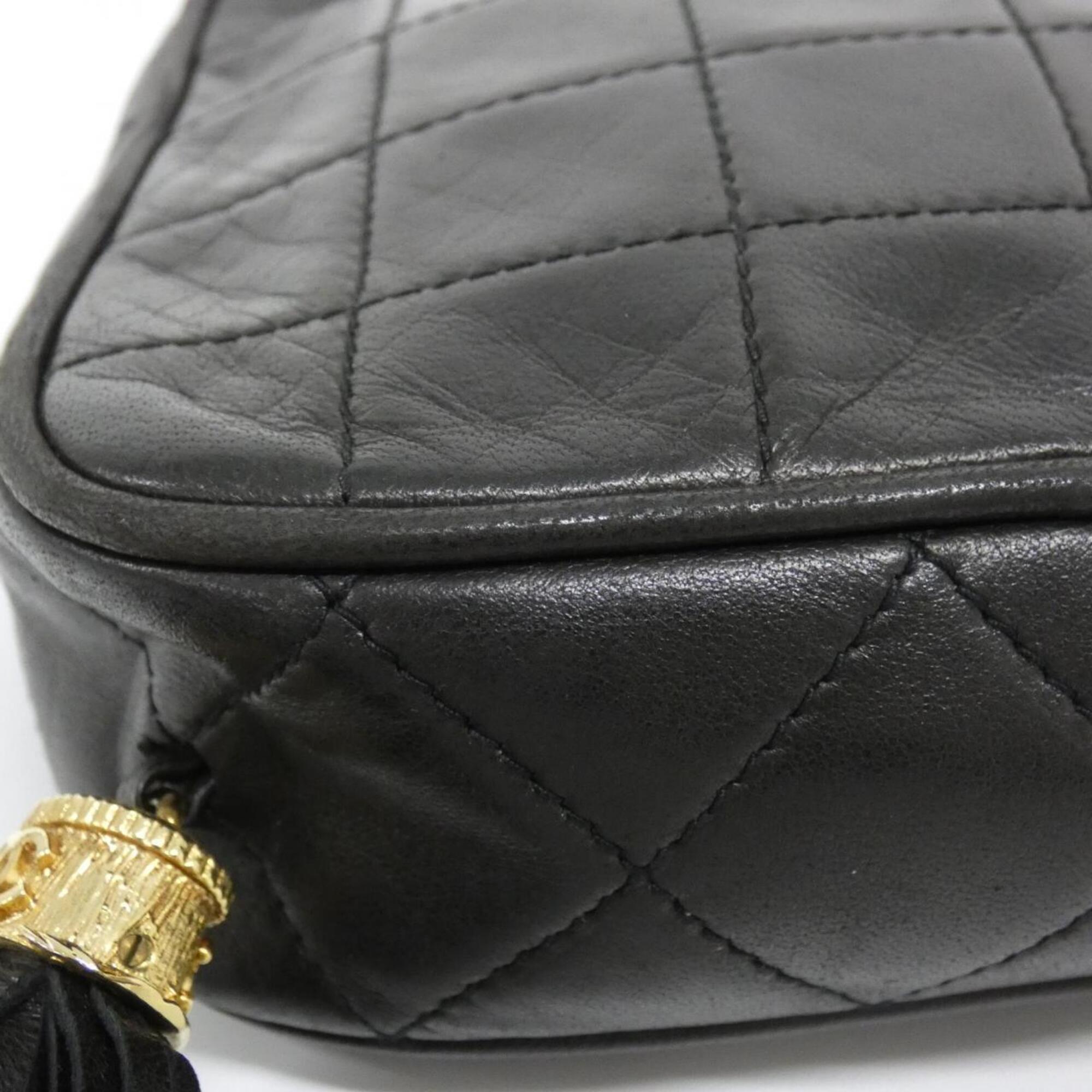 Chanel Black Leather Shoulder Bag (Pre-Owned)