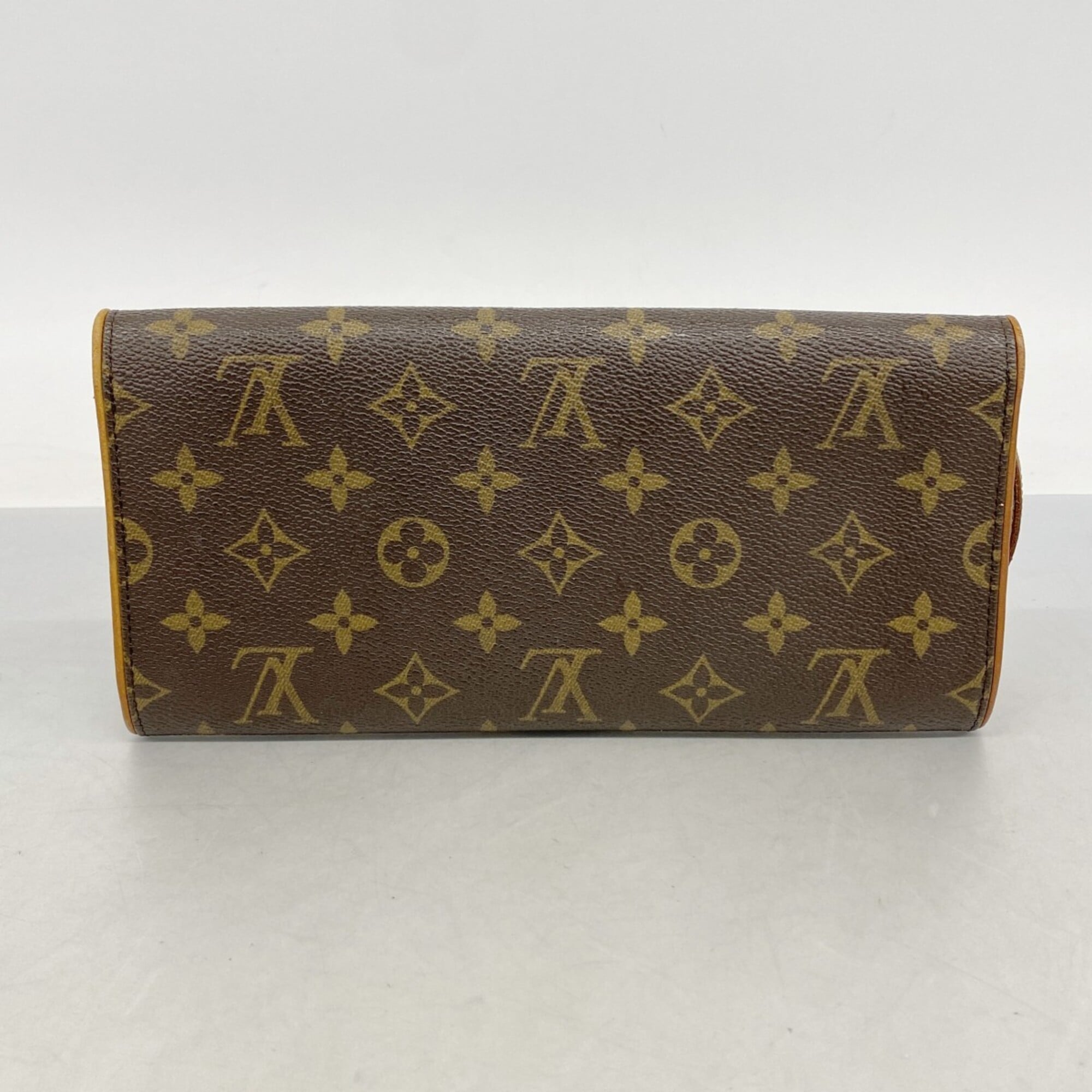 Louis Vuitton Brown Shoulder Bag (Pre-Owned)