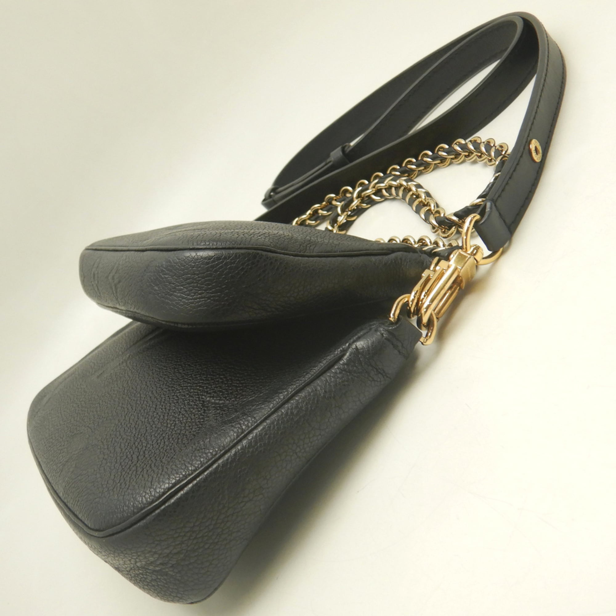 Louis Vuitton Noir Leather Pochette Pouch Shoulder Bag (Pre-Owned)