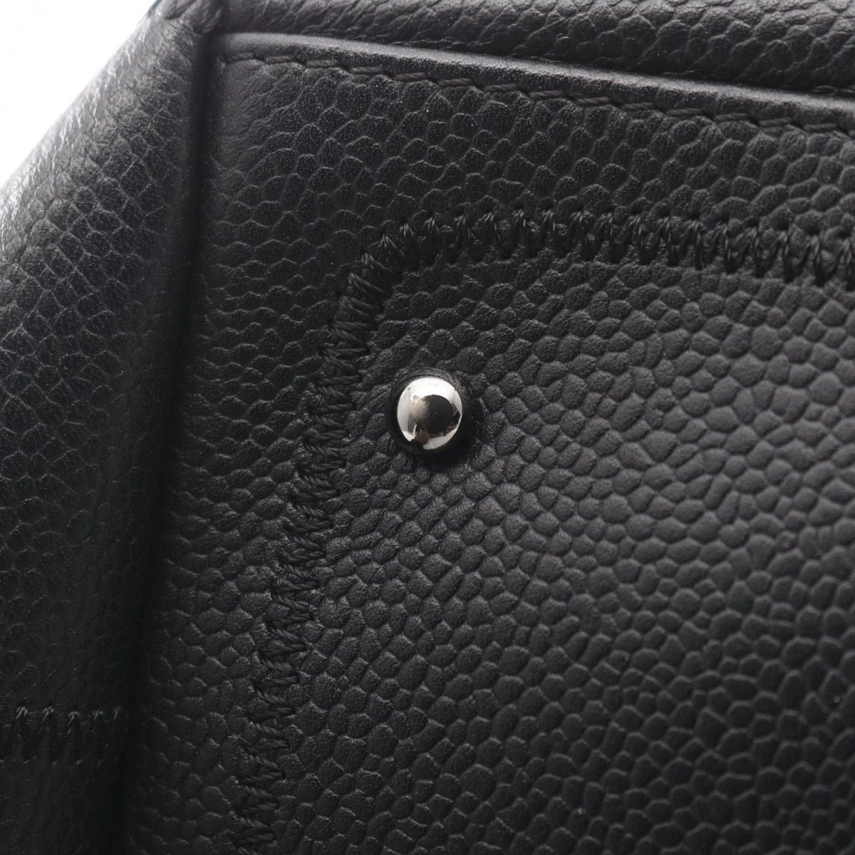 Chanel Black Leather Handbag (Pre-Owned)
