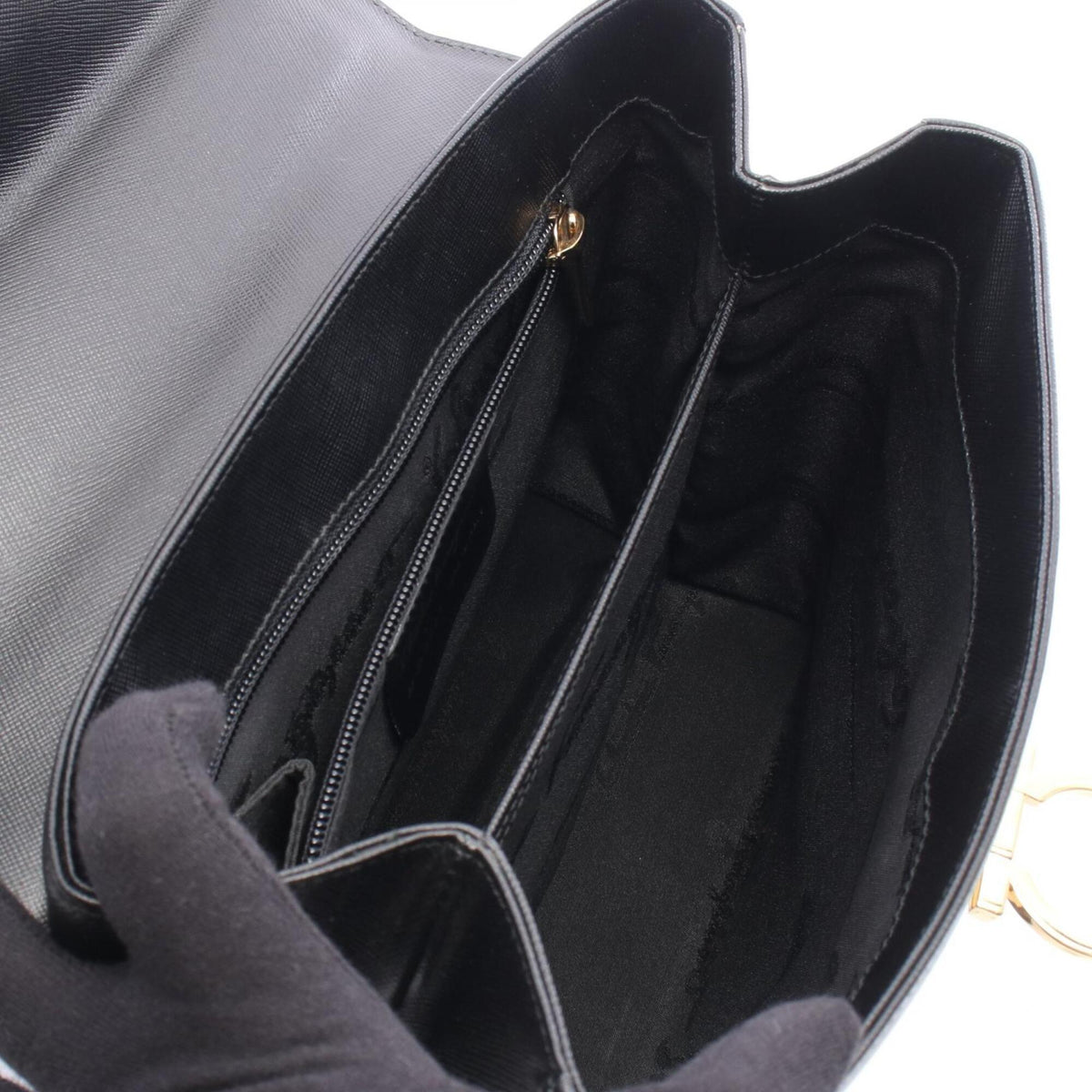 Salvatore Ferragamo Black Leather Handbag (Pre-Owned)