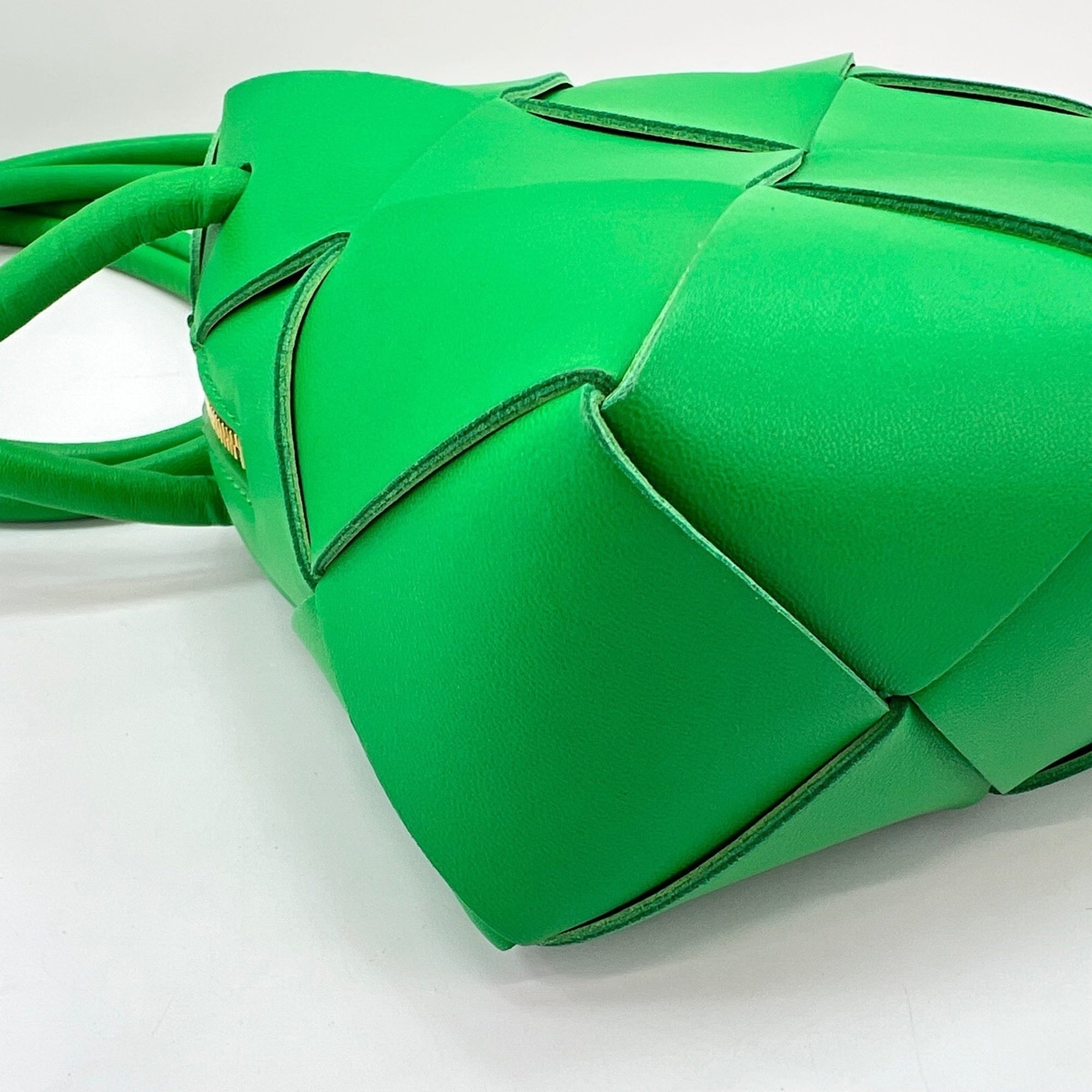 Bottega Veneta Green Intrecciato Shoulder Bag (Pre-Owned)