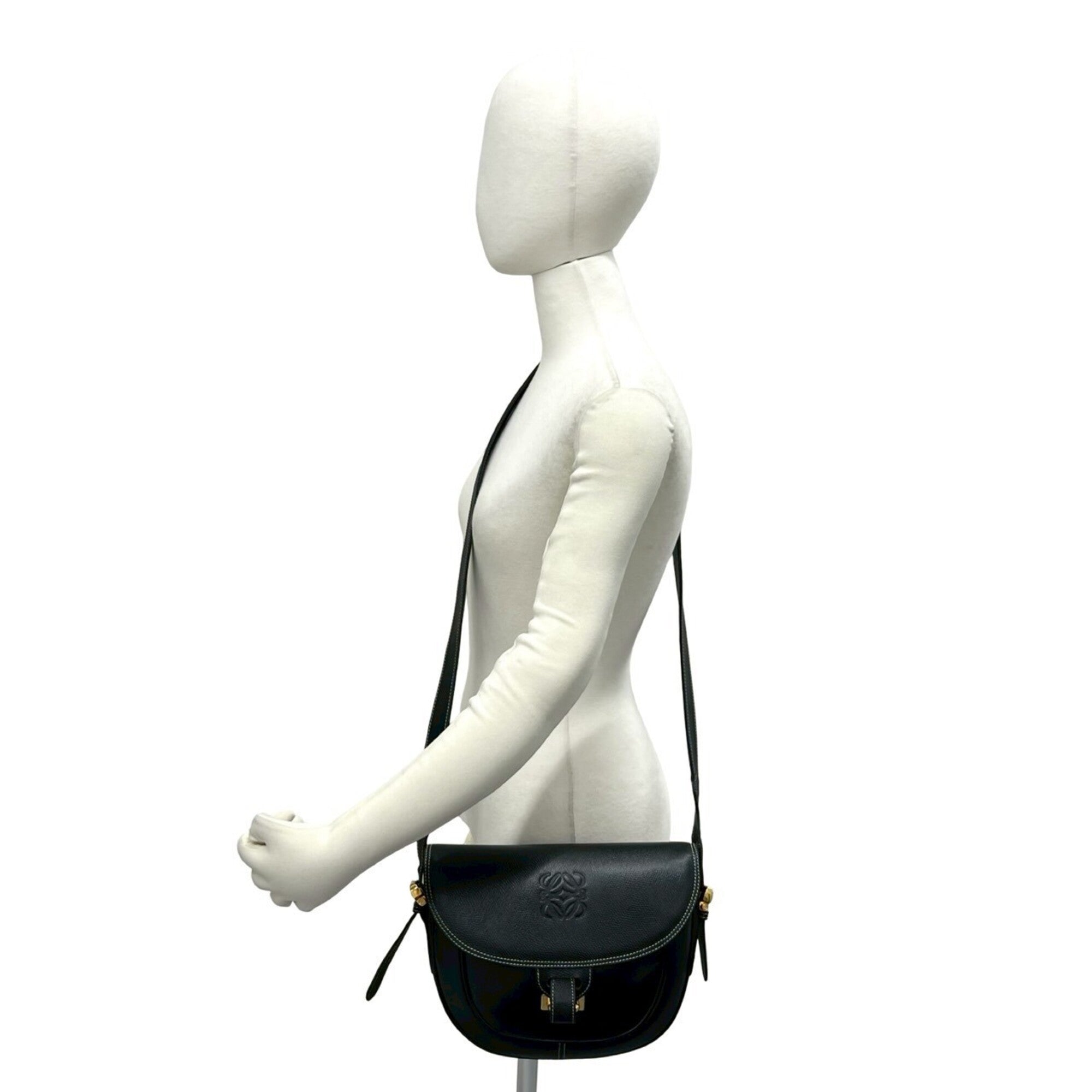 Loewe Black Leather Pochette Shoulder Bag (Pre-Owned)