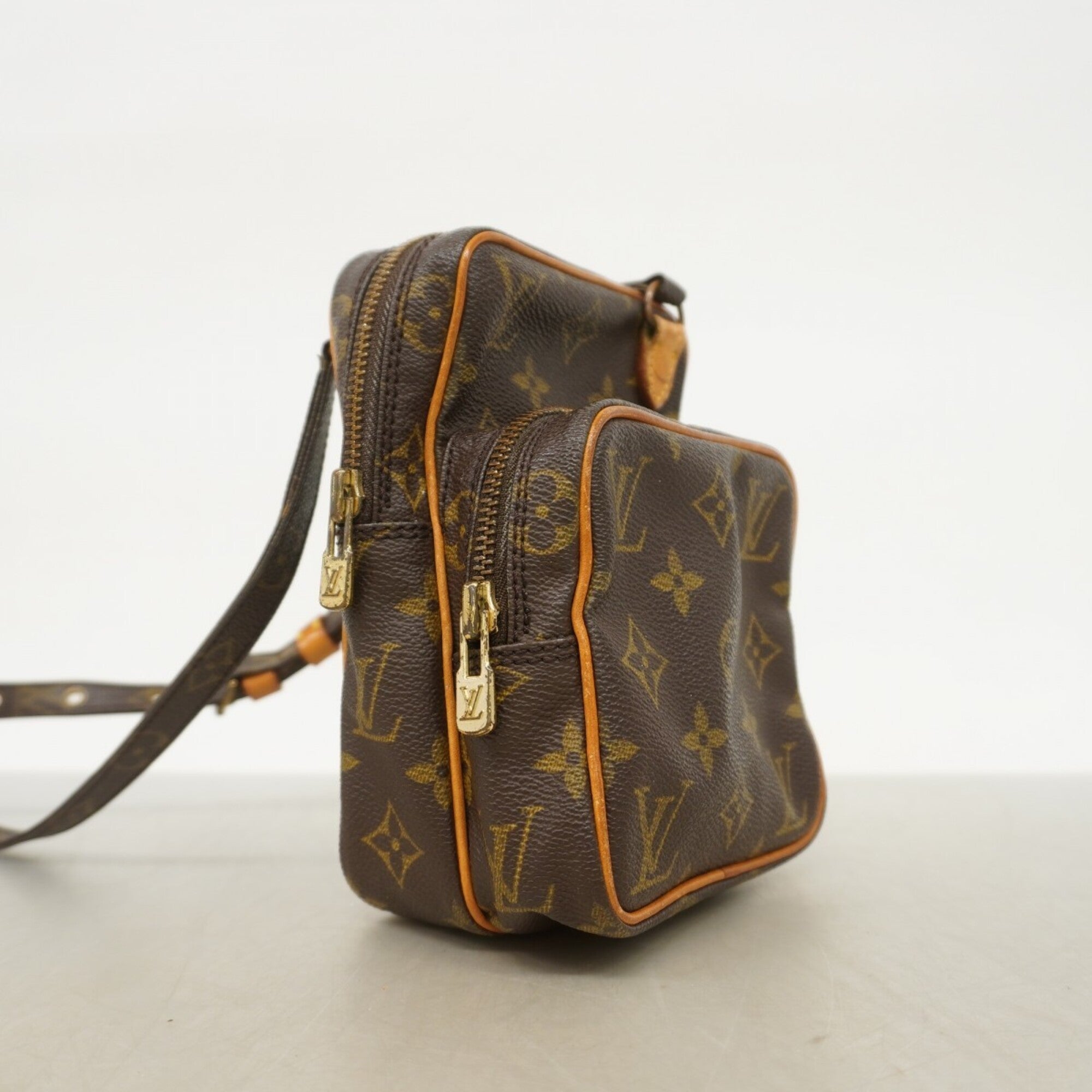 Louis Vuitton Brown Shoulder Bag (Pre-Owned)