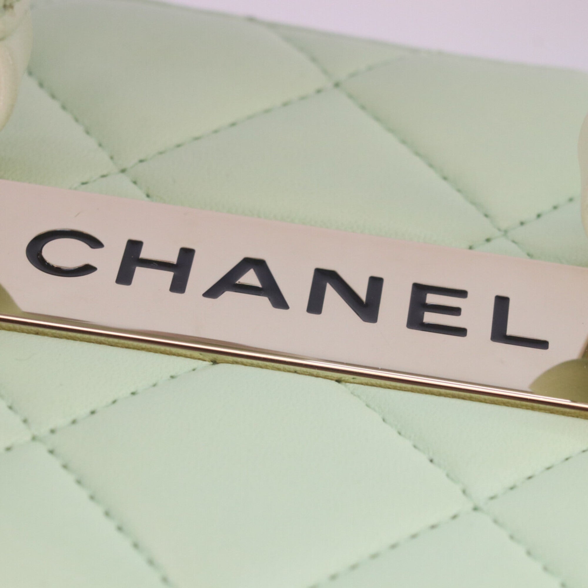 Chanel Lime Green Leather Shoulder Bag (Pre-Owned)