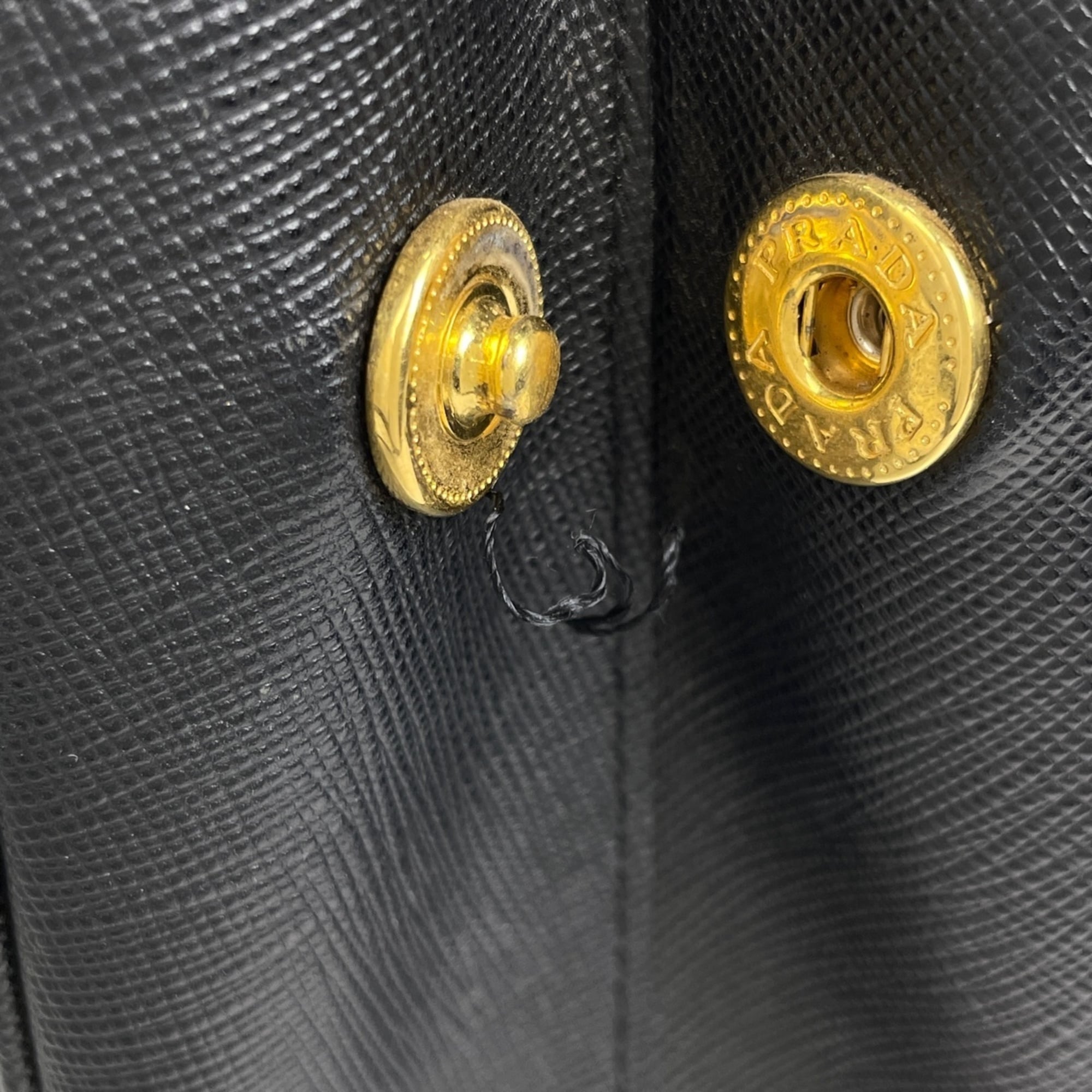 Prada Black Leather Handbag Shoulder Bag (Pre-Owned)