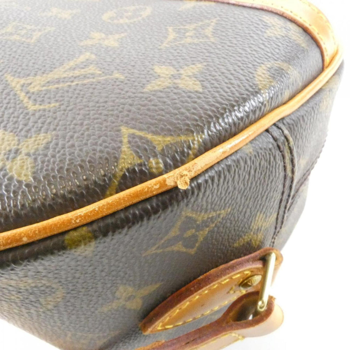 Louis Vuitton Marron Coated Canvas Shoulder Bag (Pre-Owned)