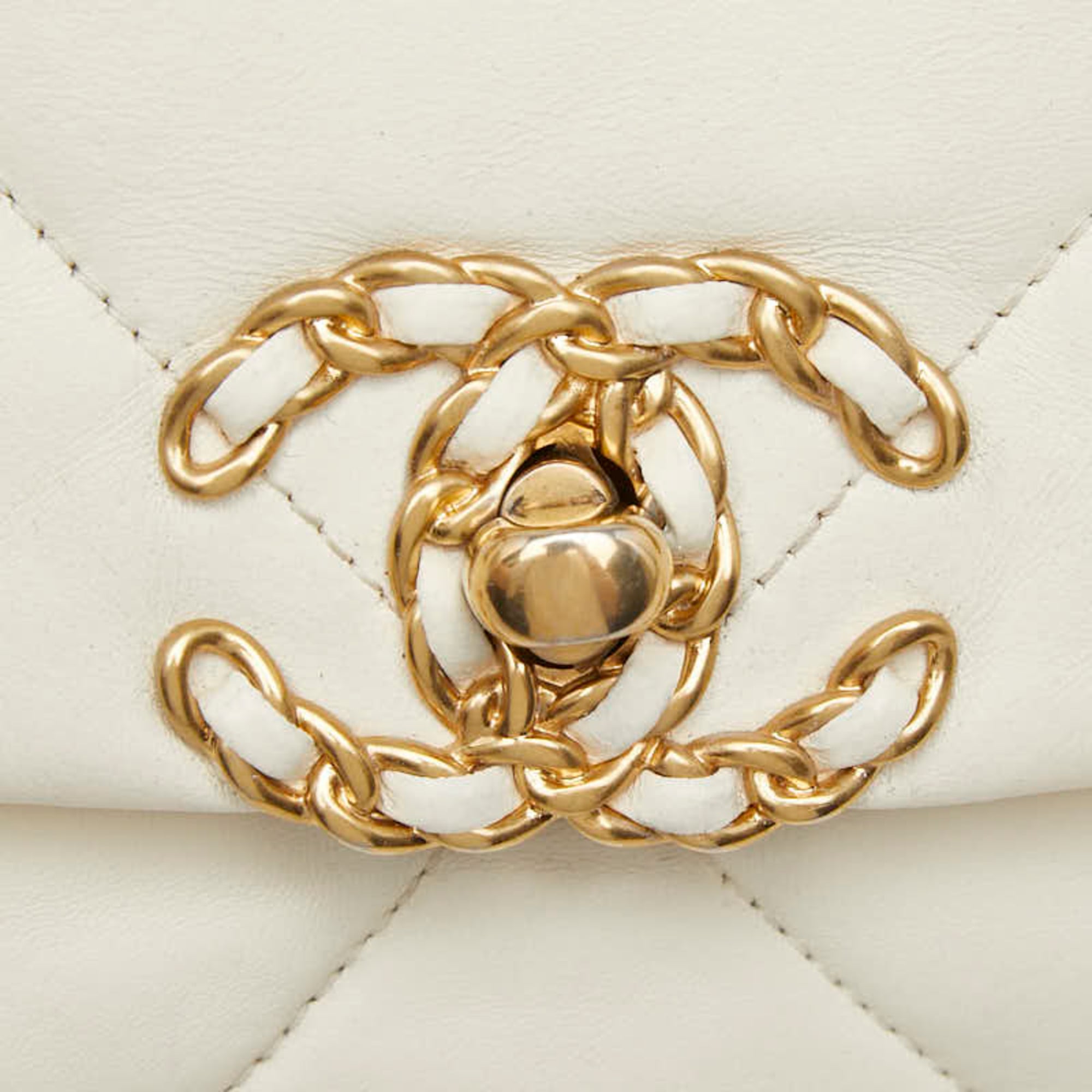 Chanel White Shoulder Bag (Pre-Owned)