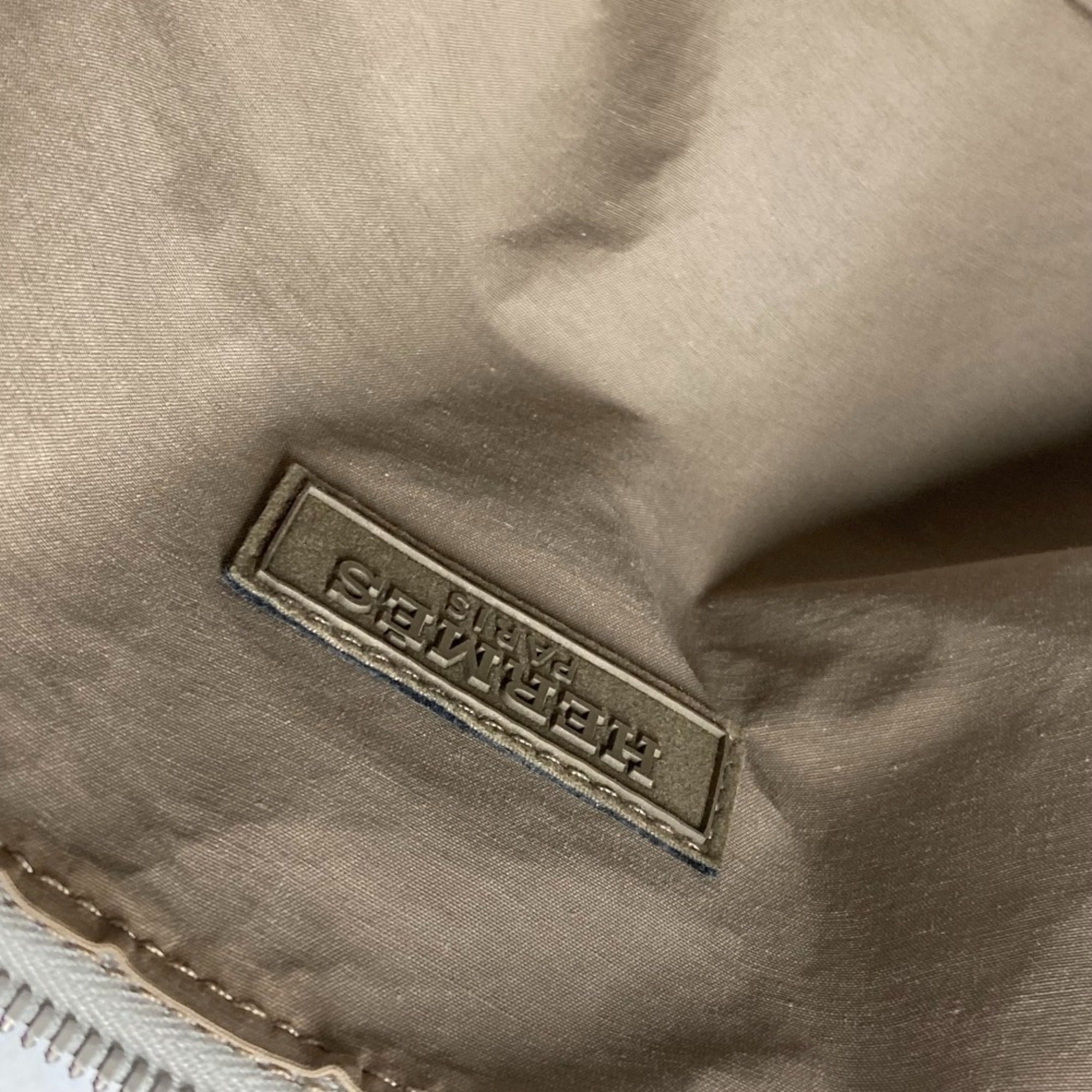 Hermes Beige Etoupe Gray White Toile Chevron Leather Boston Bag Handbag (Pre-Owned)