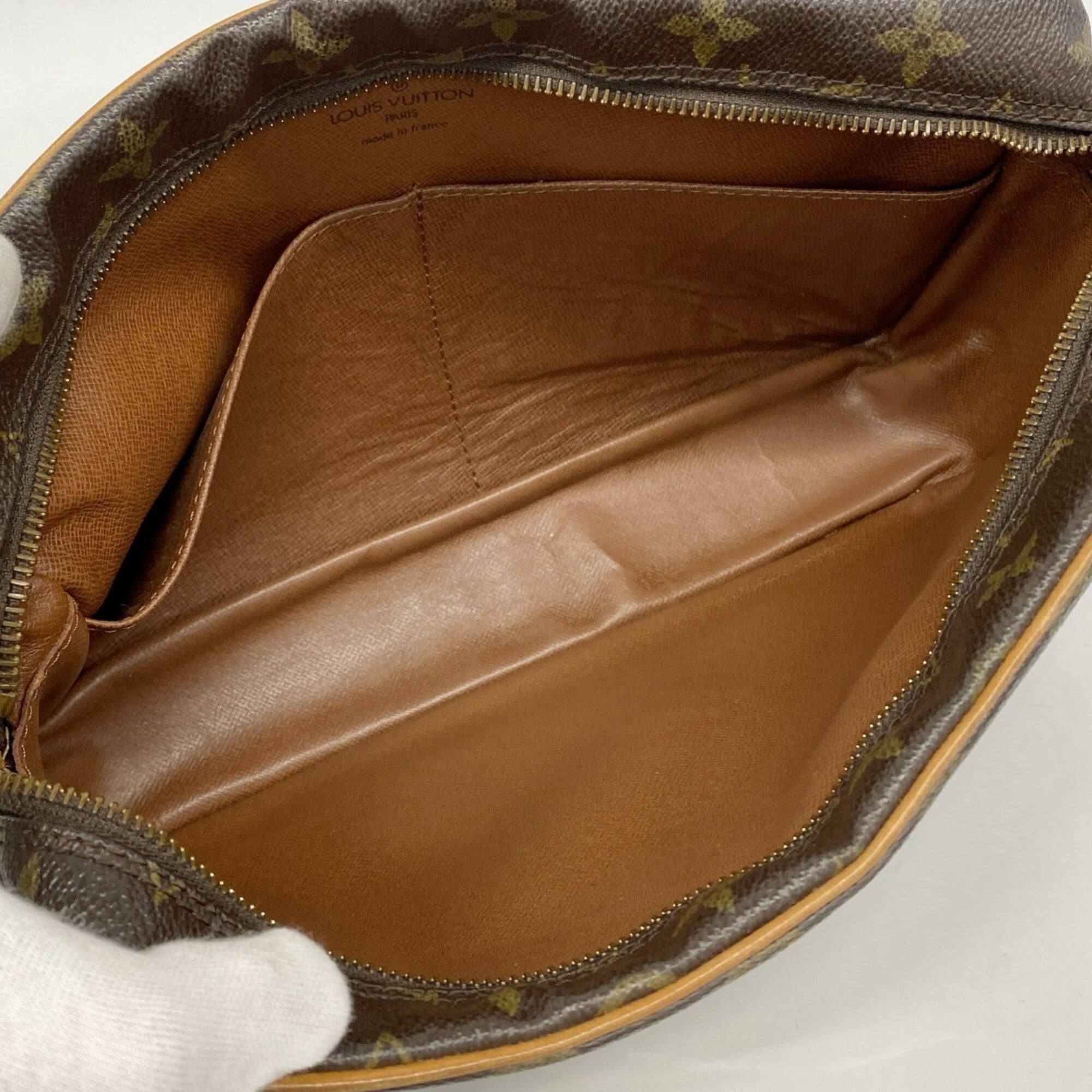 Louis Vuitton Brown Clutch Bag (Pre-Owned)