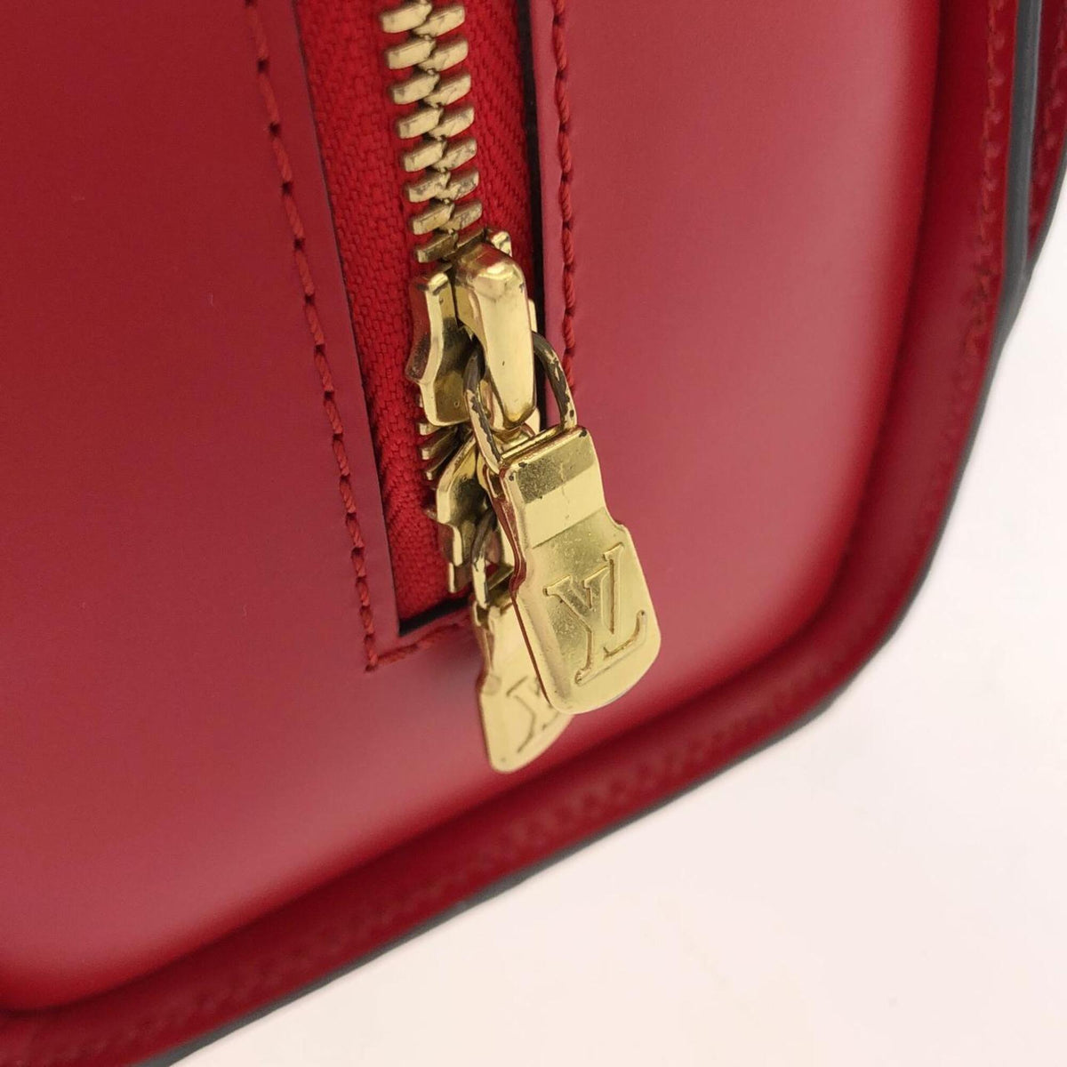 Louis Vuitton Red Color Leather Handbag (Pre-Owned)