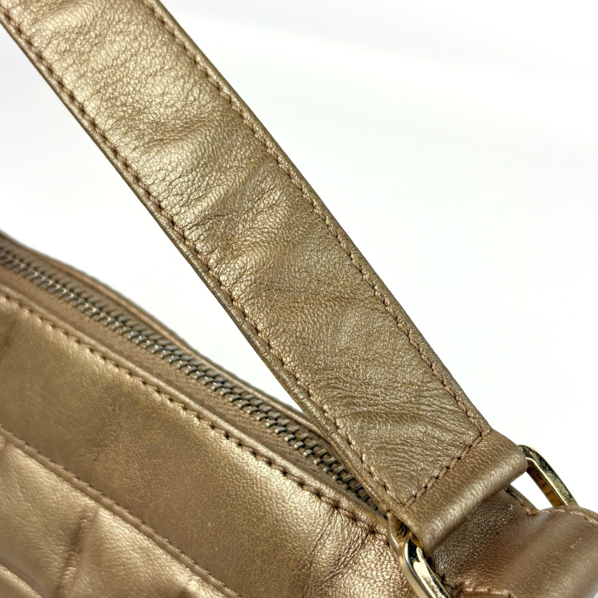 Chanel Chocolate Bar Gold Leather Shoulder Bag (Pre-Owned)