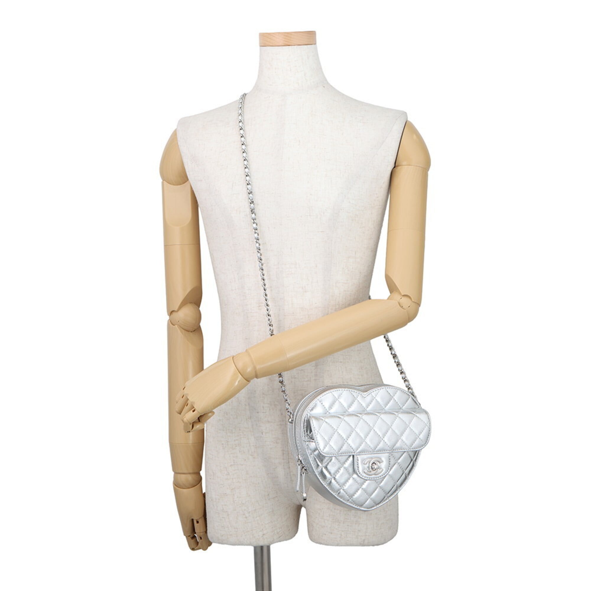 Chanel Silver Leather Handbag Shoulder Bag (Pre-Owned)