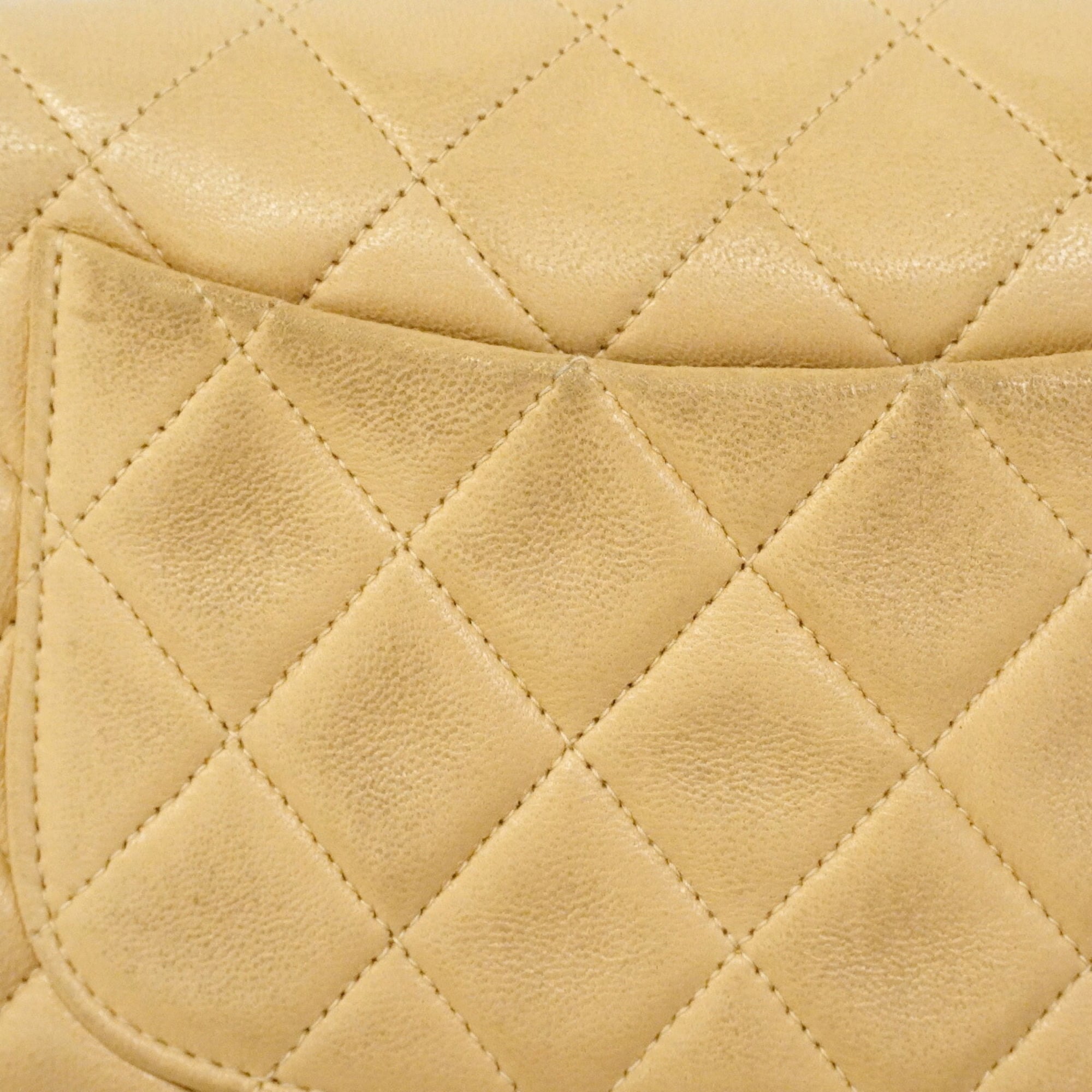 Chanel Beige Leather Shoulder Bag (Pre-Owned)