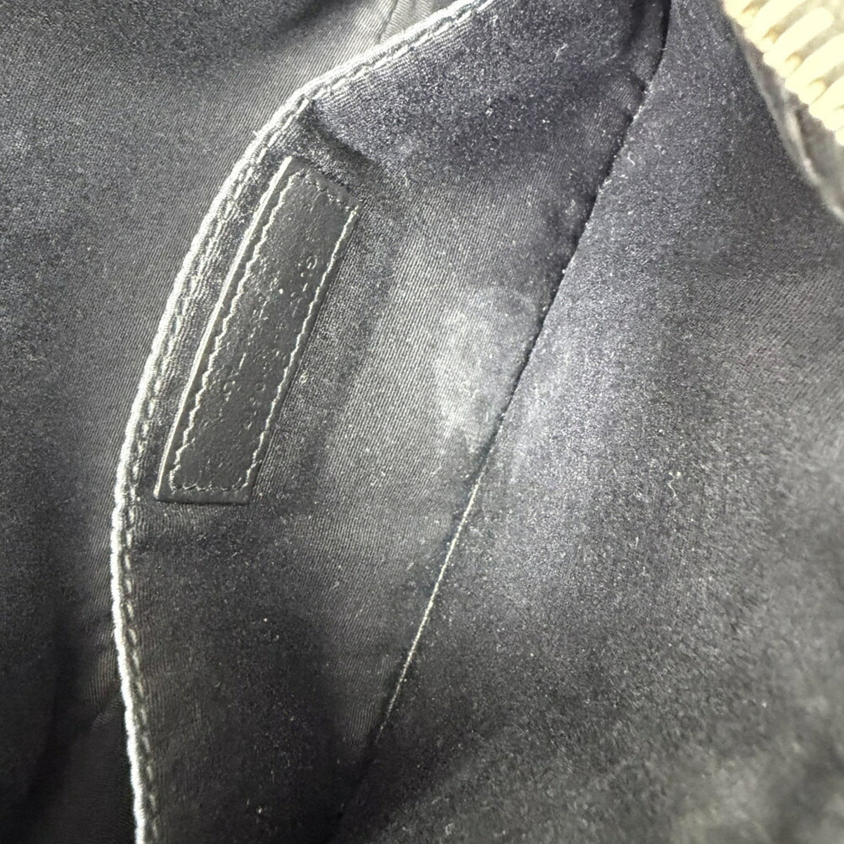 Saint Laurent Black Leather Shoulder Bag (Pre-Owned)