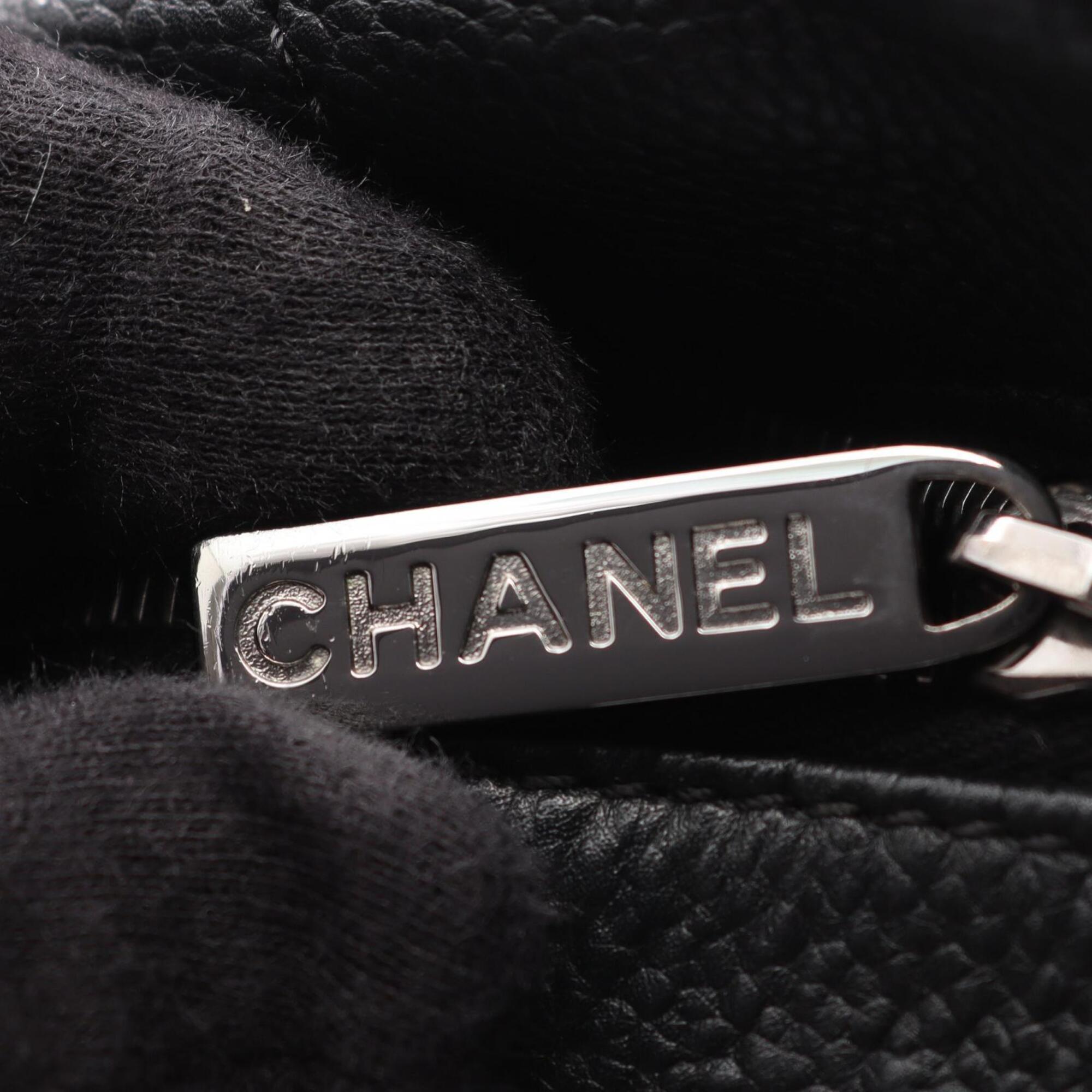 Chanel Black Grained Calfskin Handbag (Pre-Owned)