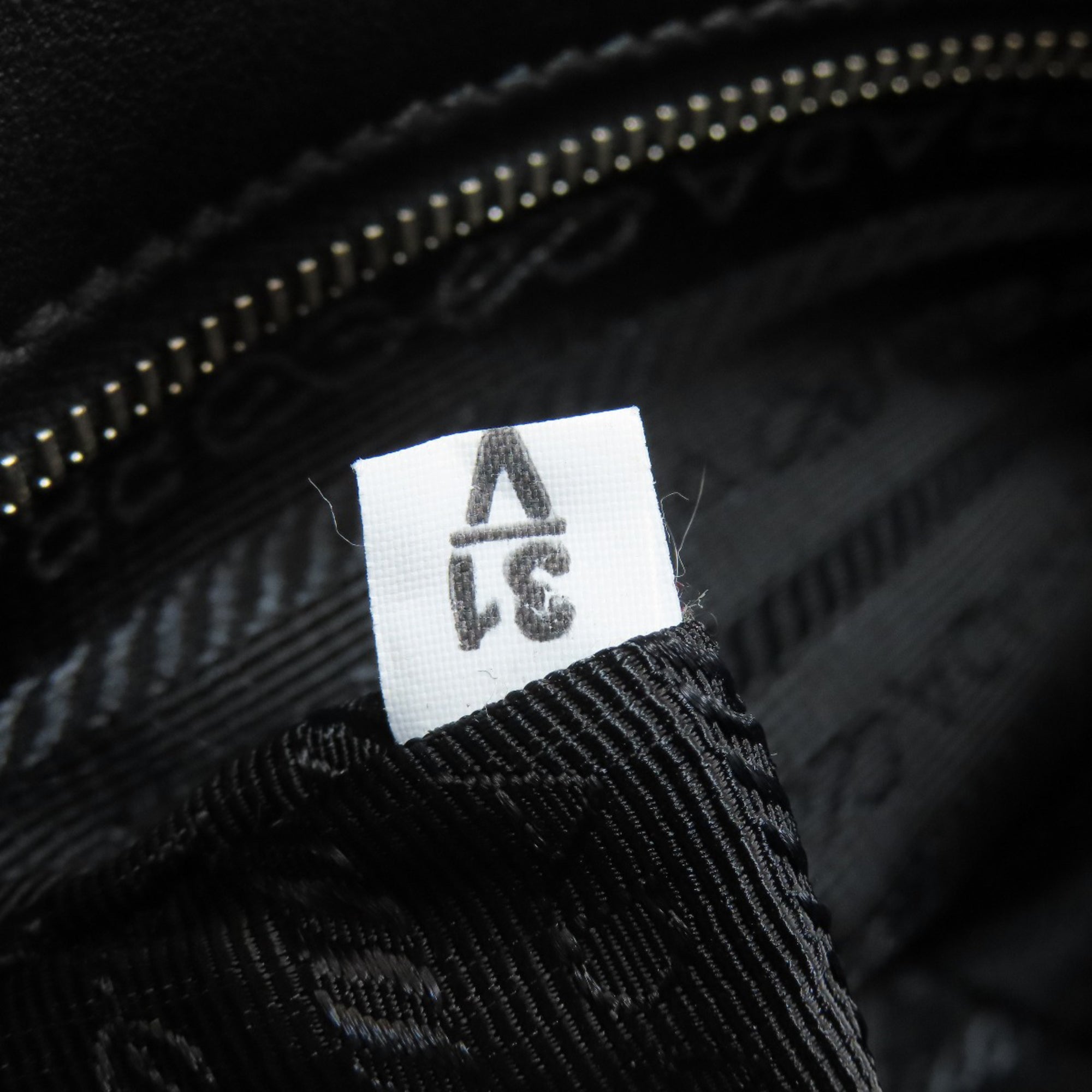 Prada Black Leather Shoulder Bag (Pre-Owned)