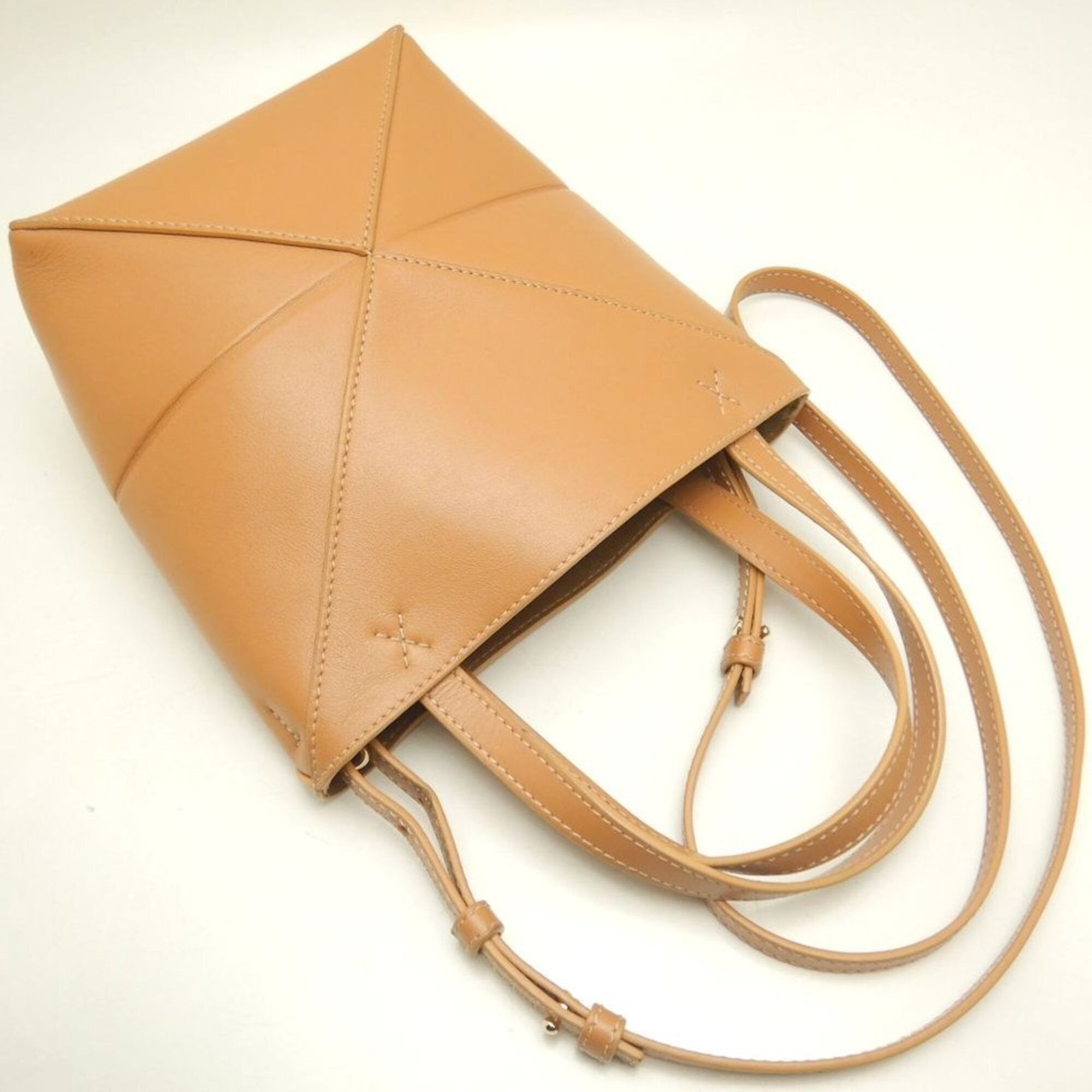 Loewe Gold Leather Tote Bag (Pre-Owned)