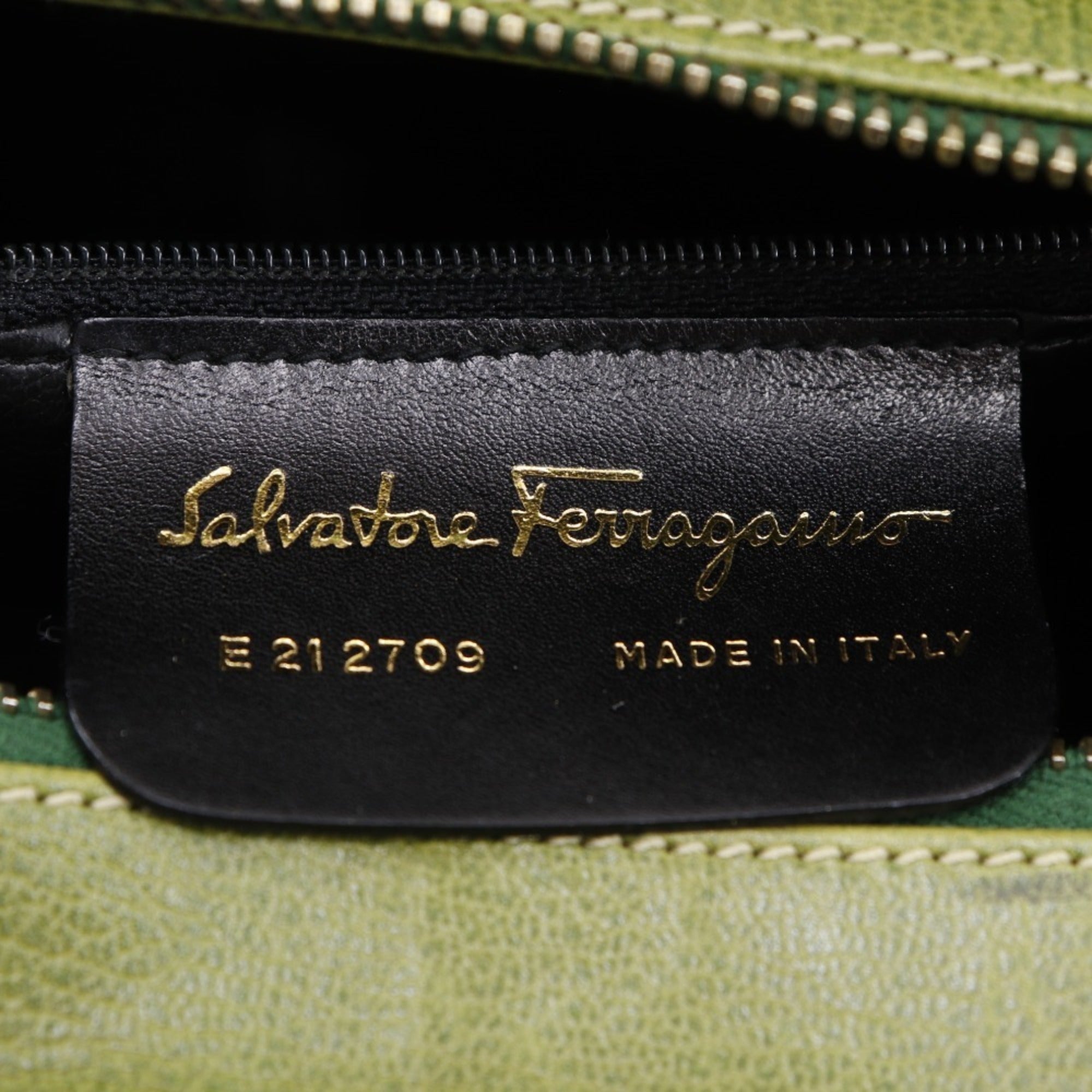 Salvatore Ferragamo Green Leather Shoulder Bag (Pre-Owned)