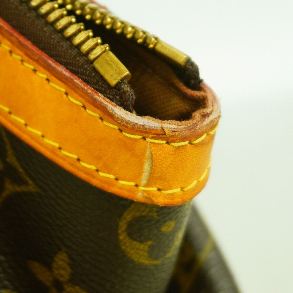 Louis Vuitton Brown Handbag (Pre-Owned)