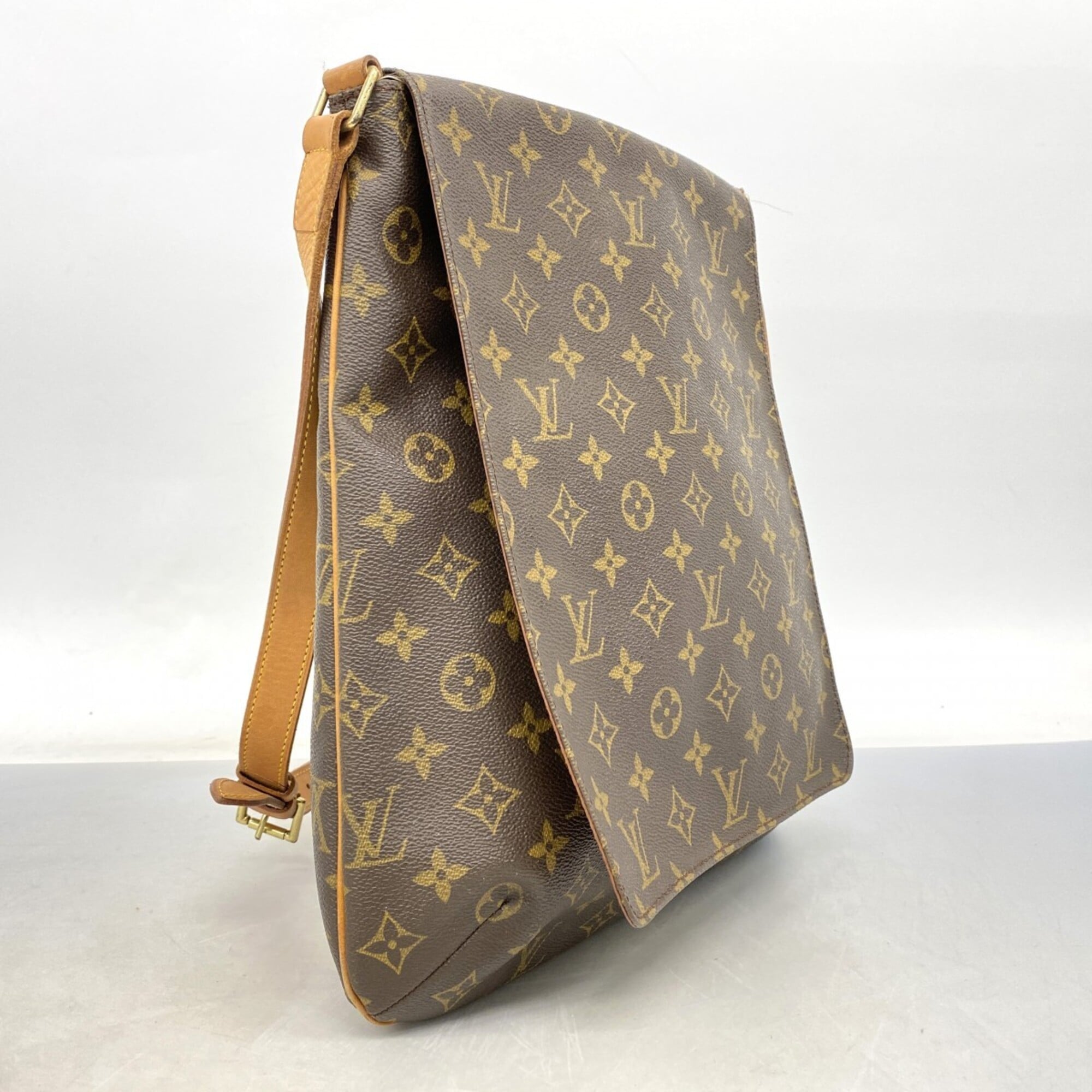 Louis Vuitton Brown Shoulder Bag (Pre-Owned)