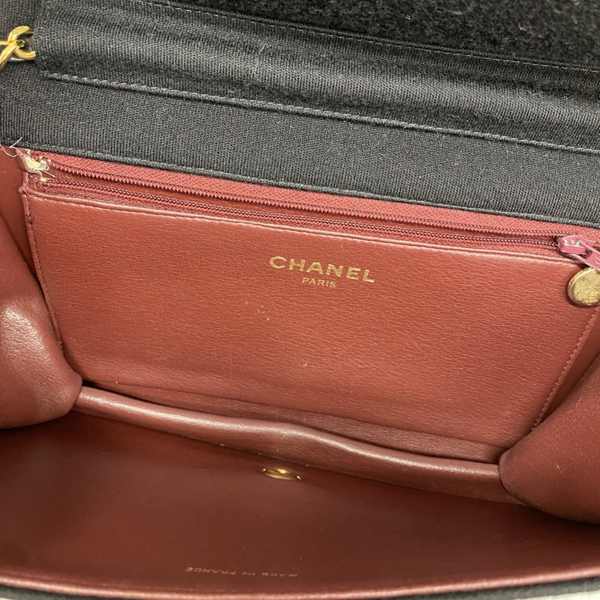 Chanel Black Shoulder Bag (Pre-Owned)