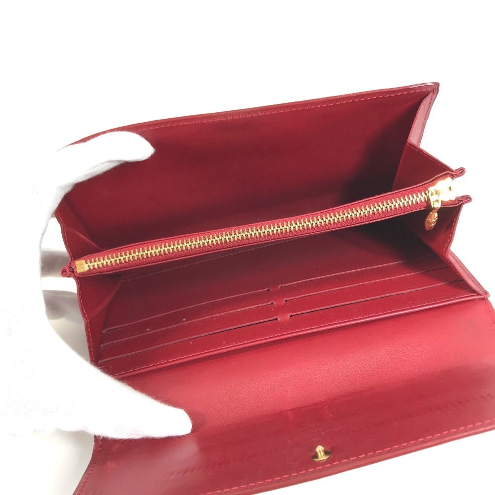 Louis Vuitton Monogram Vernis Pomme D'amour Red Color Monogram Vernis Long Wallet (Bi-Fold) (Pre-Owned)