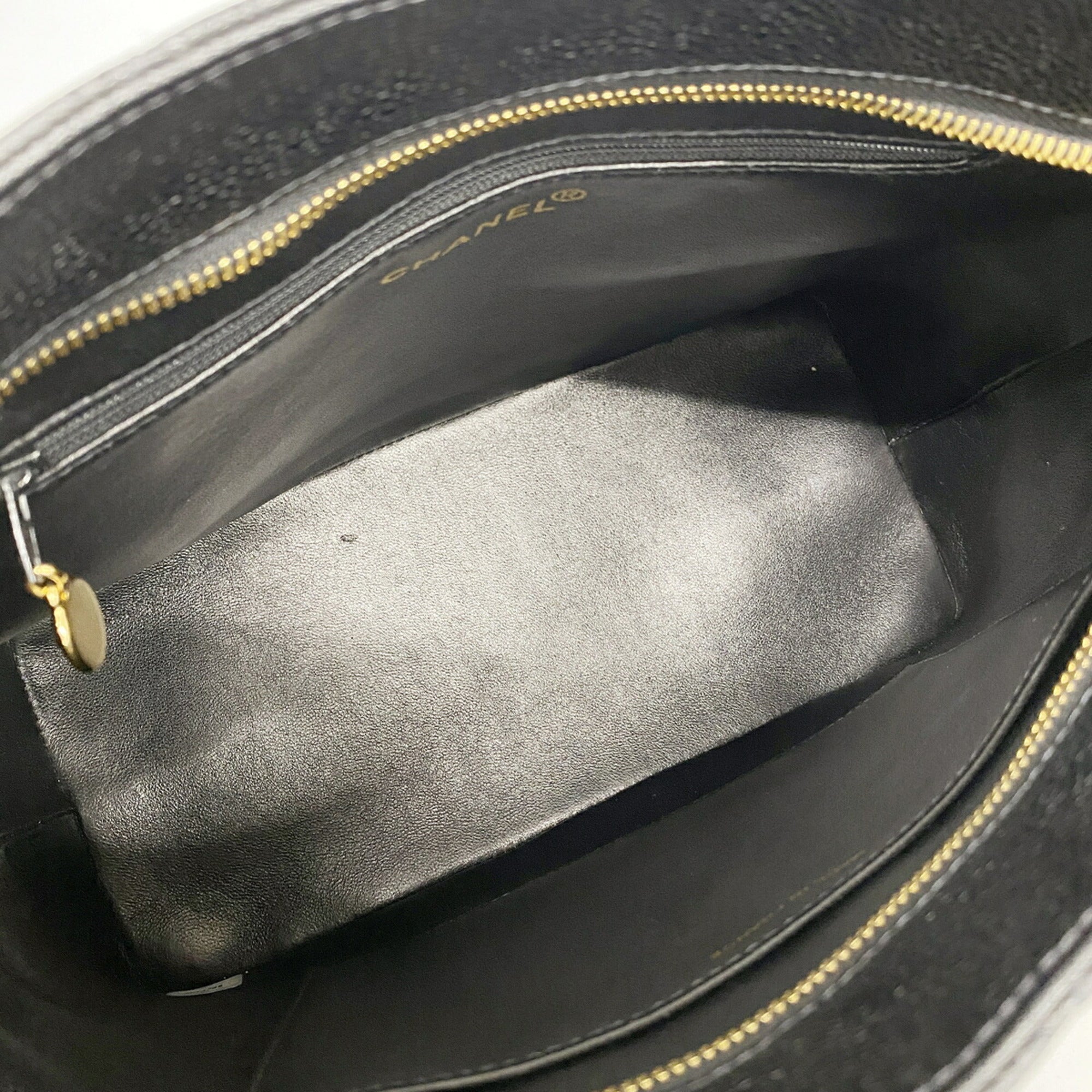 Chanel Black Grained Calfskin Tote Bag (Pre-Owned)