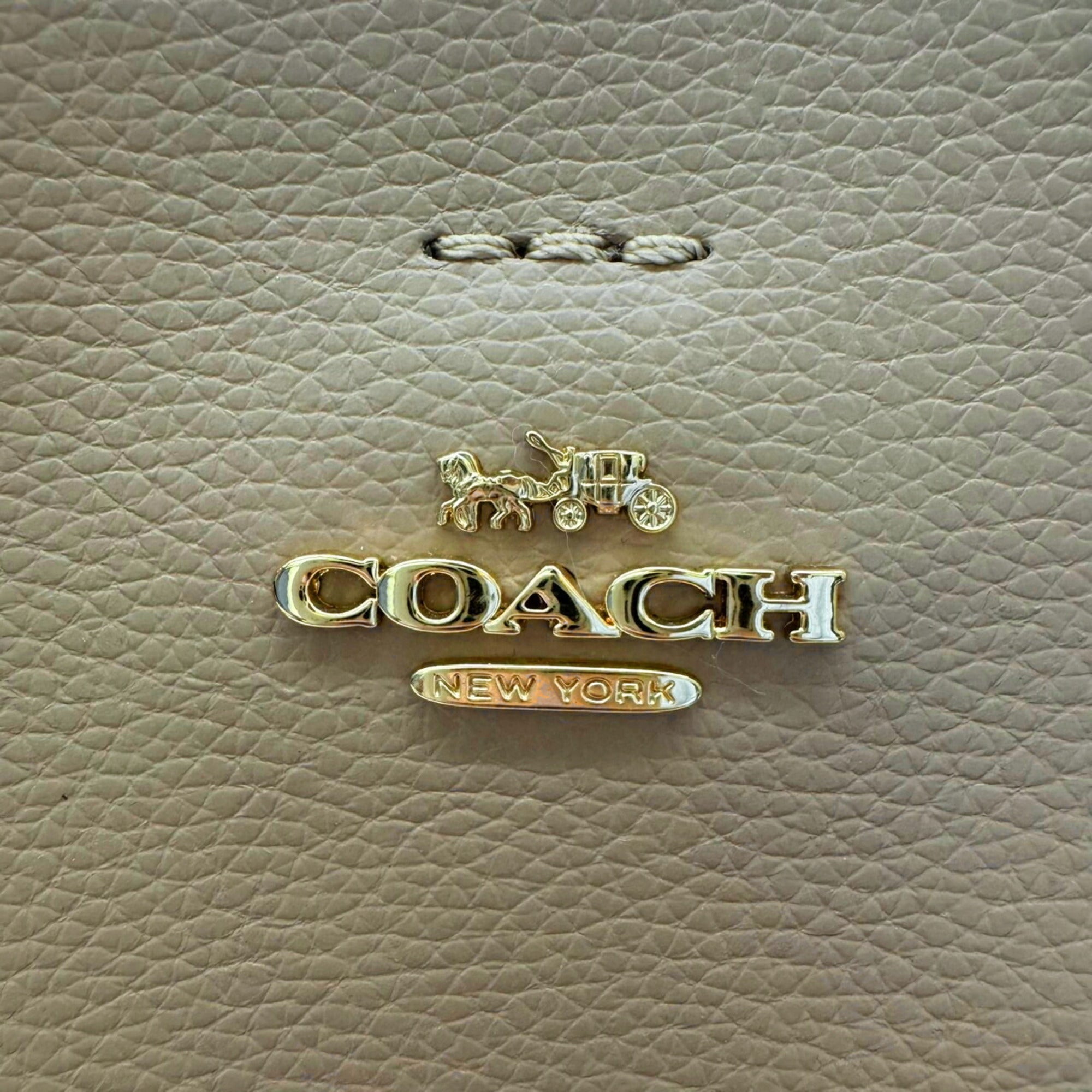 Coach Beige Leather Handbag Shoulder Bag (Pre-Owned)