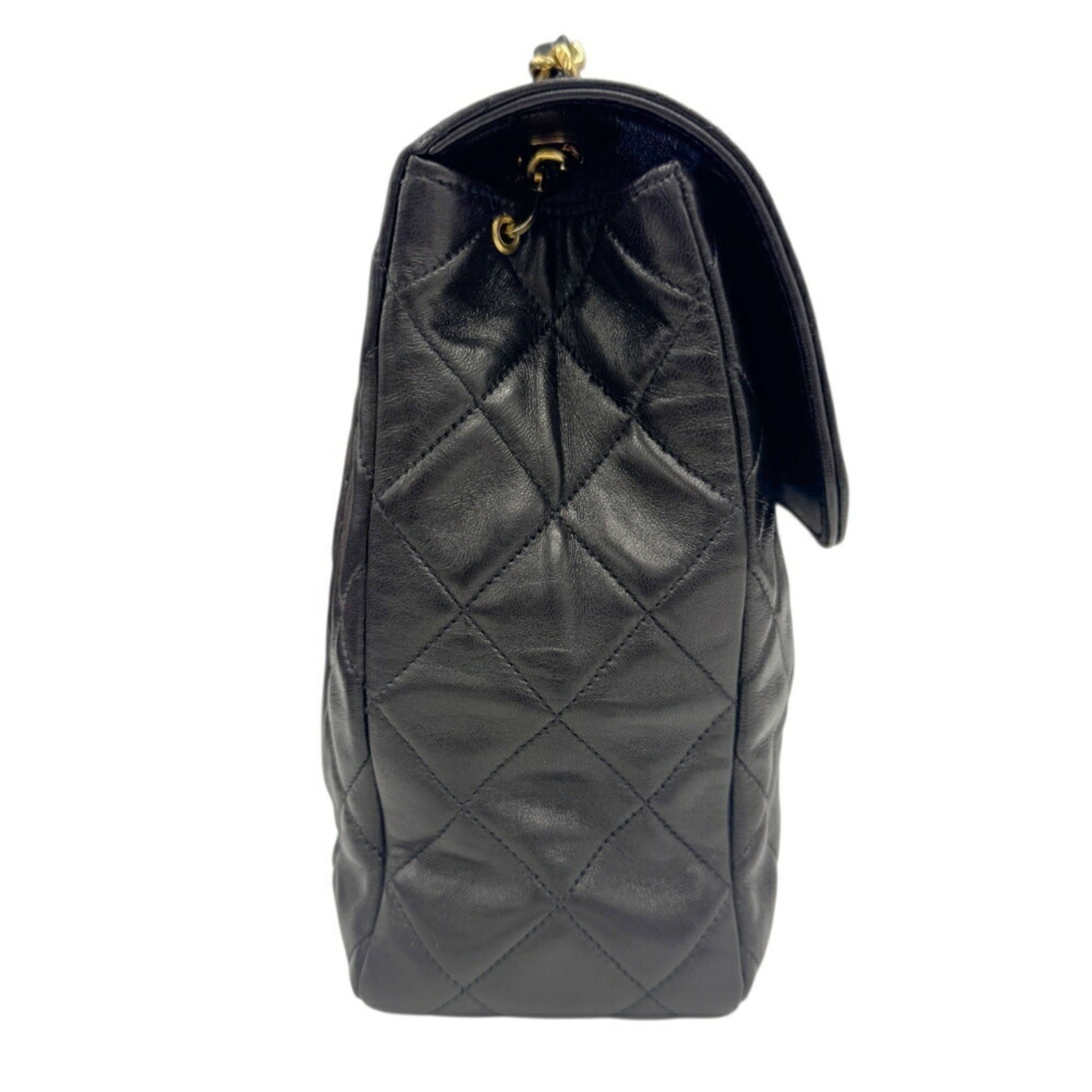 Chanel Black Leather Shoulder Bag (Pre-Owned)