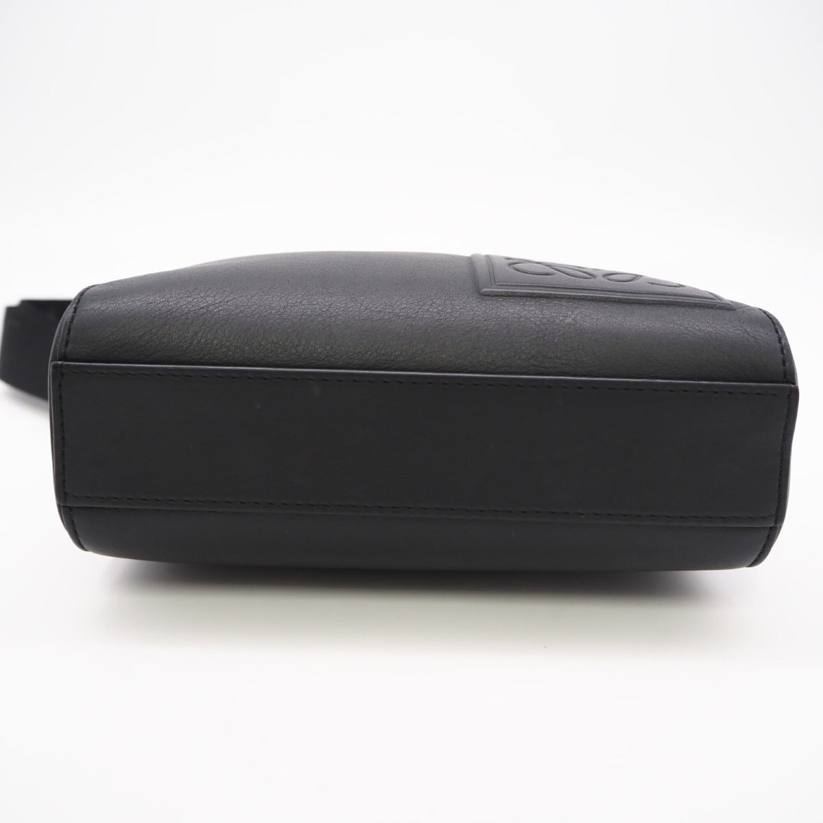 Loewe Black Leather Shoulder Bag (Pre-Owned)