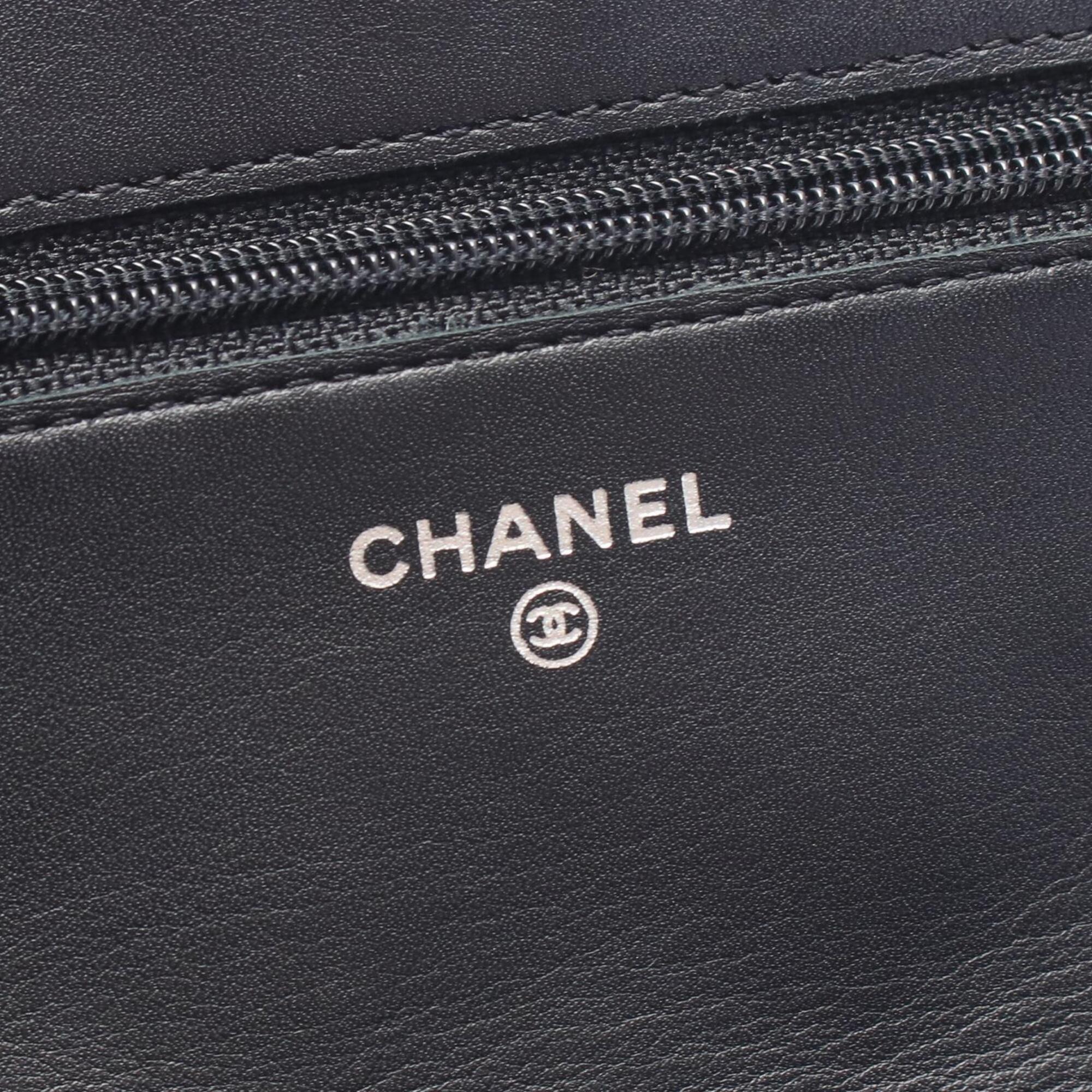 Chanel Black Patent Leather Handbag Shoulder Bag (Pre-Owned)