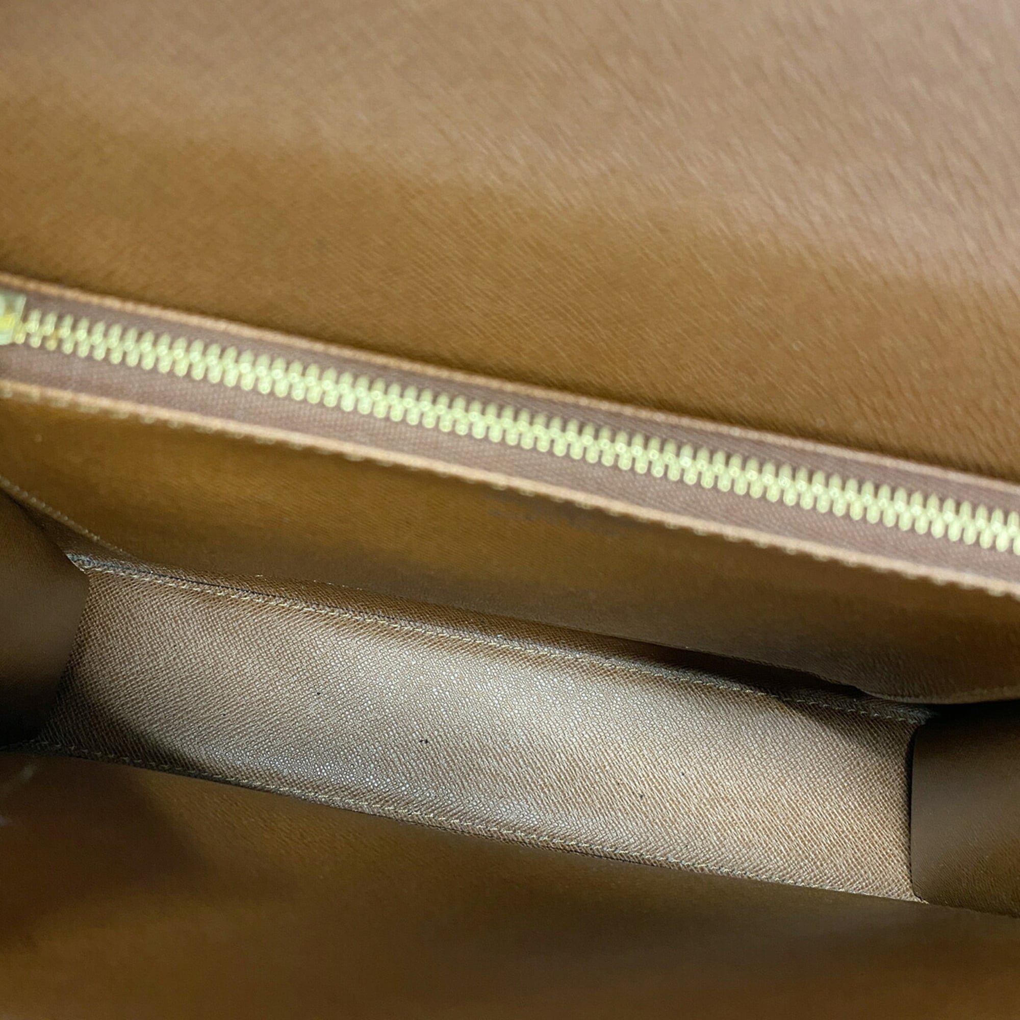 Louis Vuitton Brown Handbag (Pre-Owned)