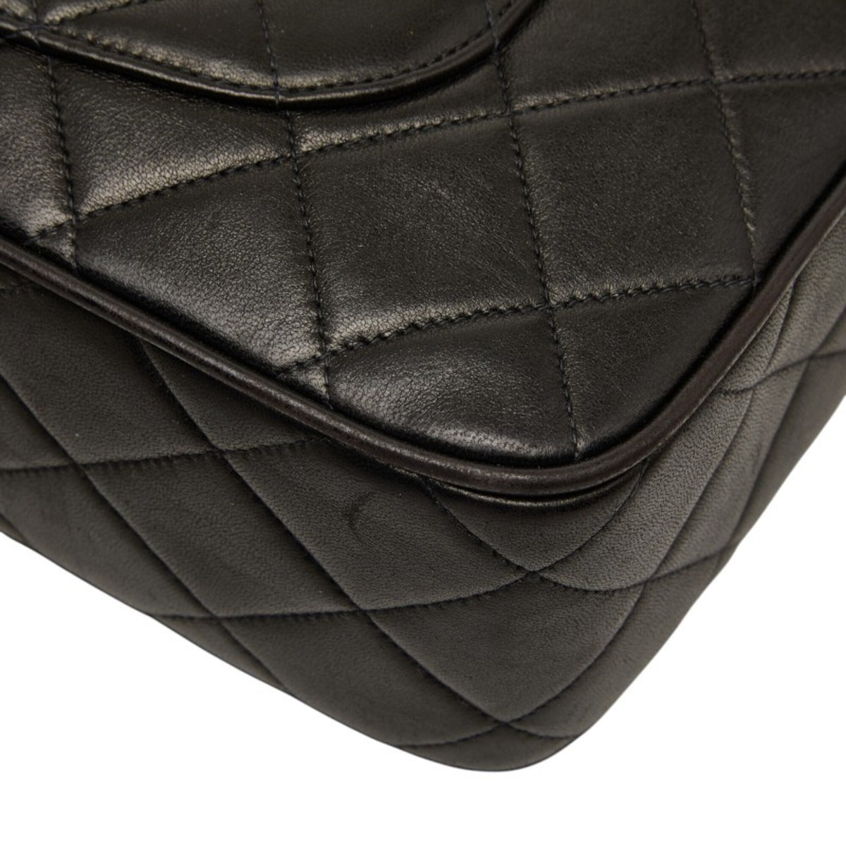 Chanel Black Leather Shoulder Bag (Pre-Owned)