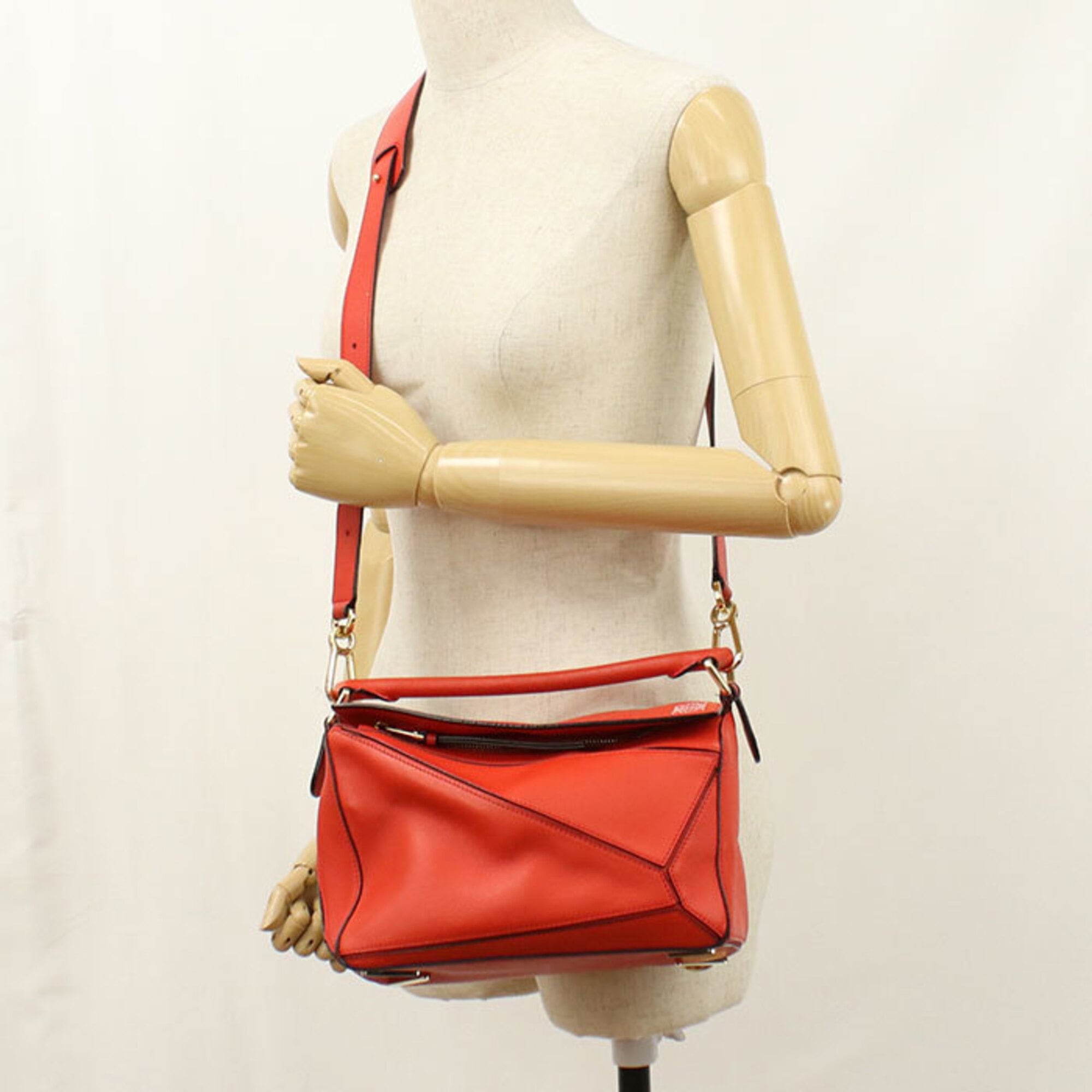 Loewe Red Color Leather Handbag (Pre-Owned)