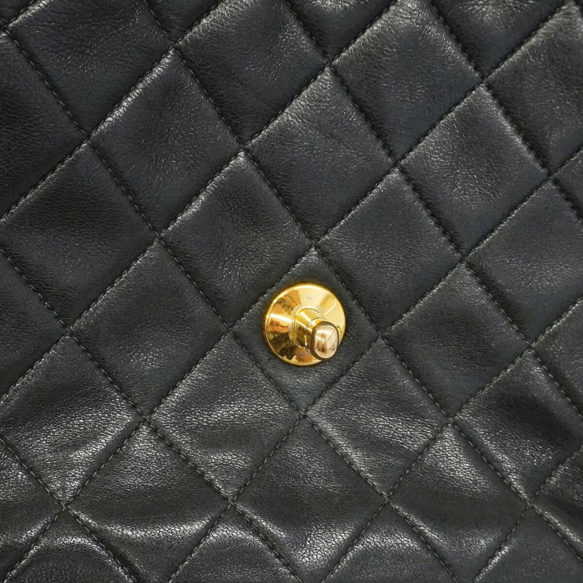 Chanel Black Leather Shoulder Bag (Pre-Owned)
