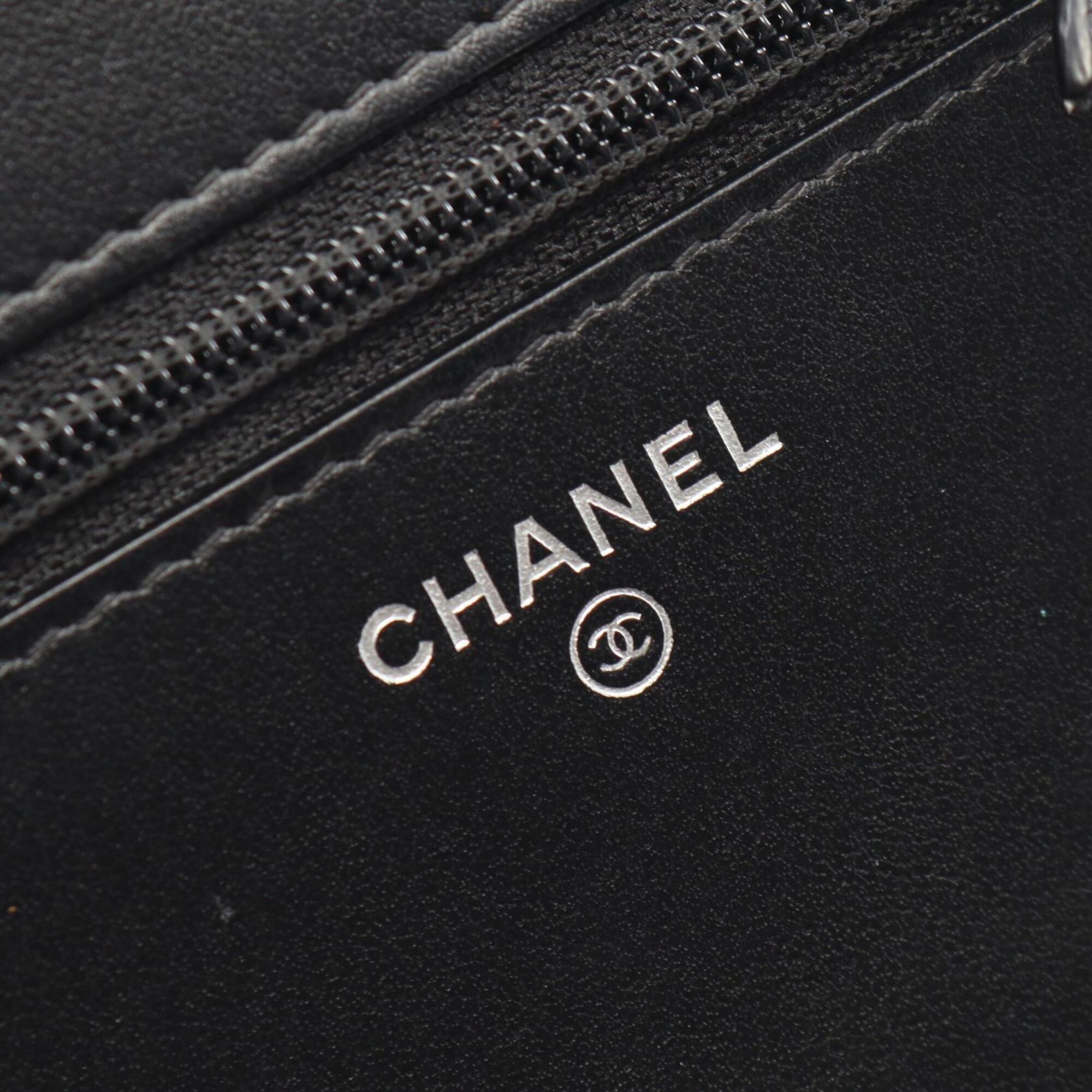 Chanel Black Leather Handbag Shoulder Bag (Pre-Owned)
