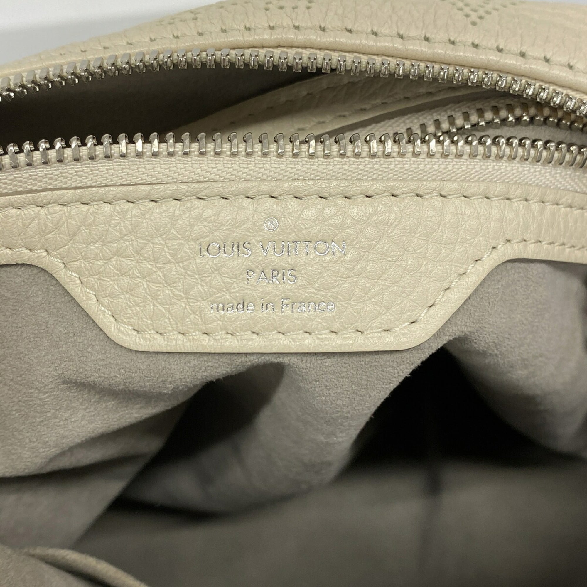 Louis Vuitton Blanc Handbag (Pre-Owned)