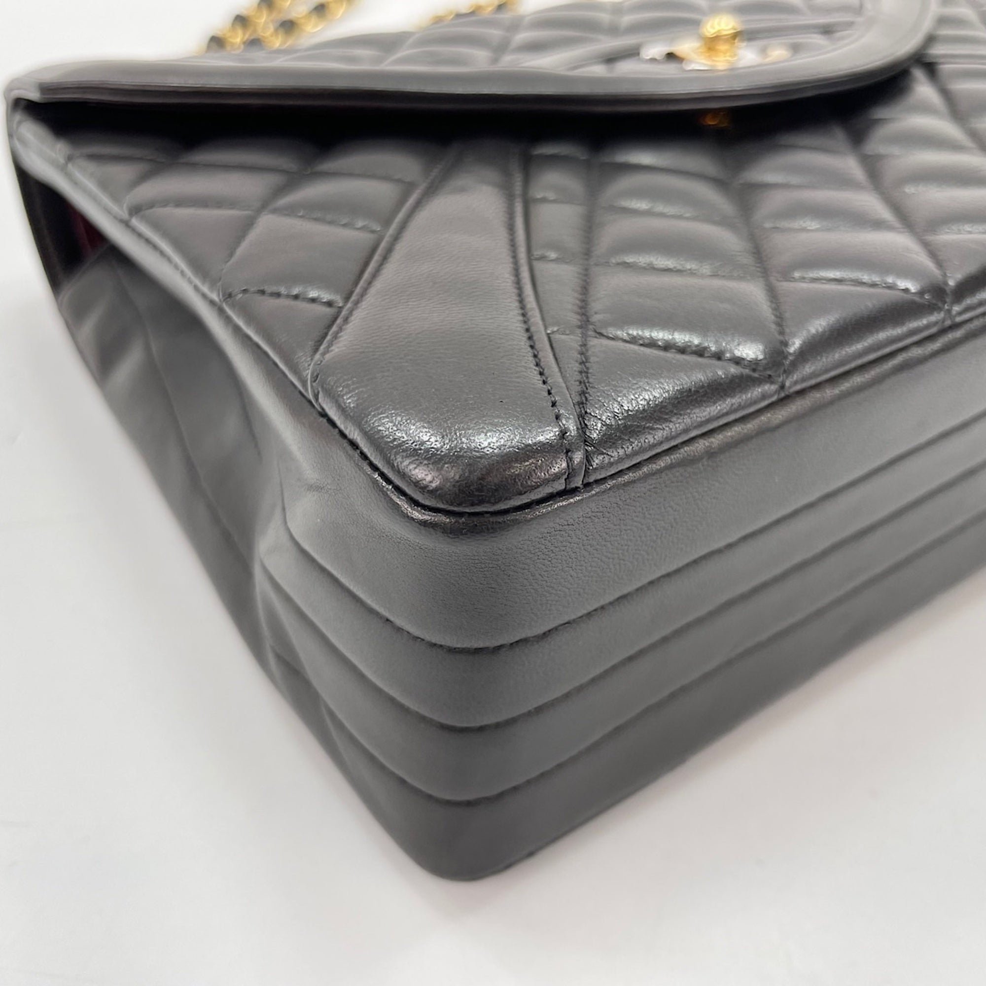 Chanel Black Shoulder Bag (Pre-Owned)