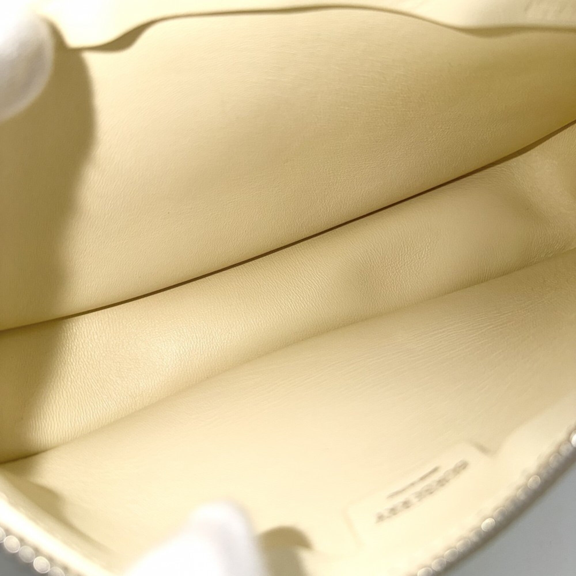 Burberry Ivory Leather Shoulder Bag (Pre-Owned)