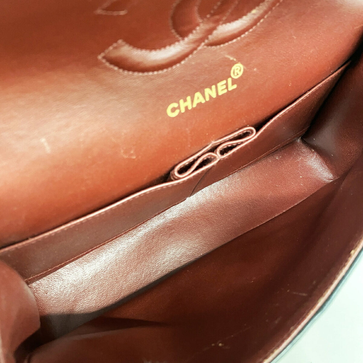 Chanel Black Leather Shoulder Bag (Pre-Owned)